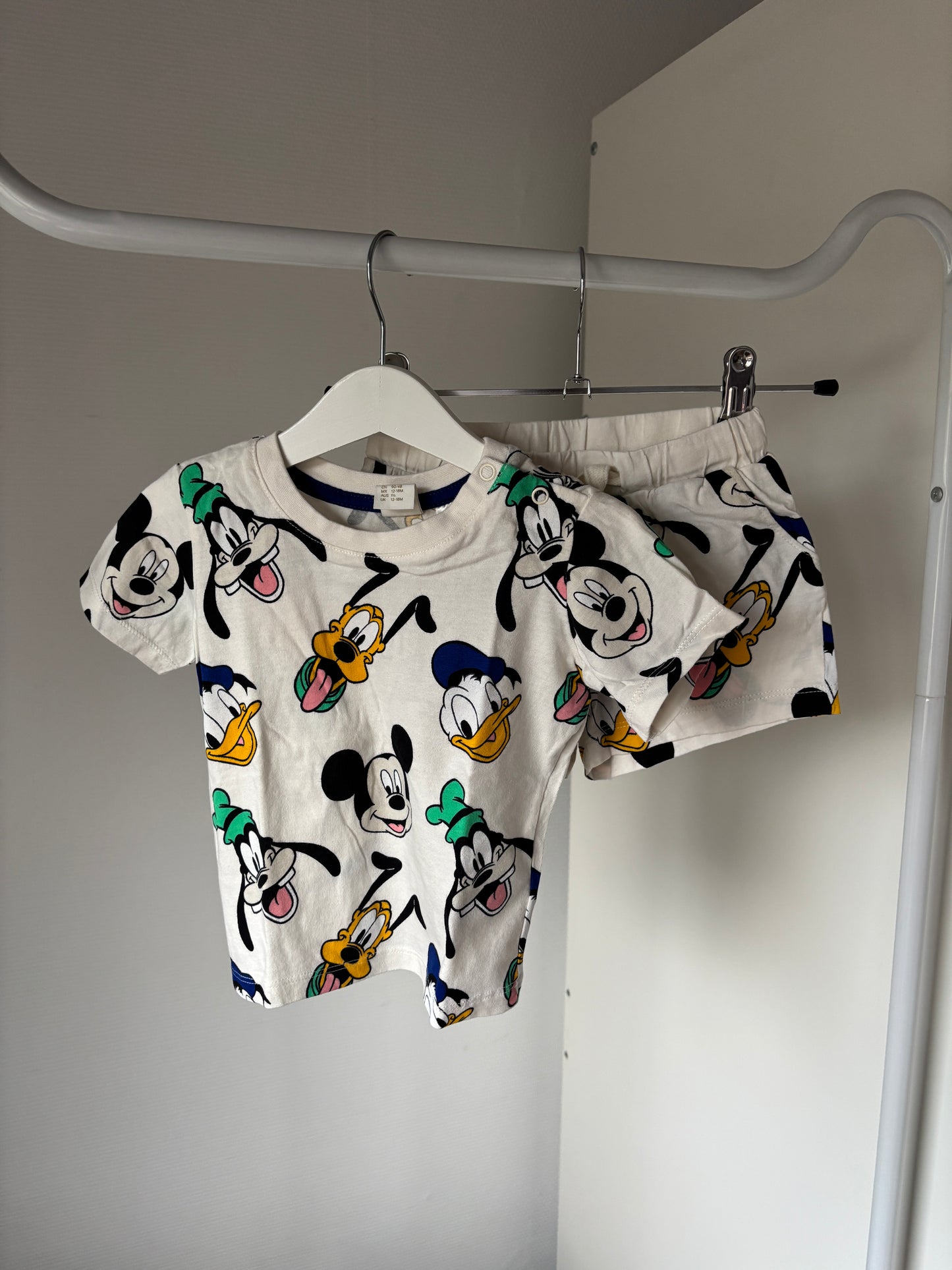 Setje Mickey Mouse: T-shirt en shortje