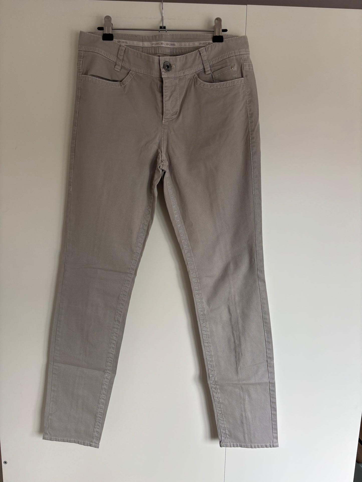 Lichtgrijze jeansbroek