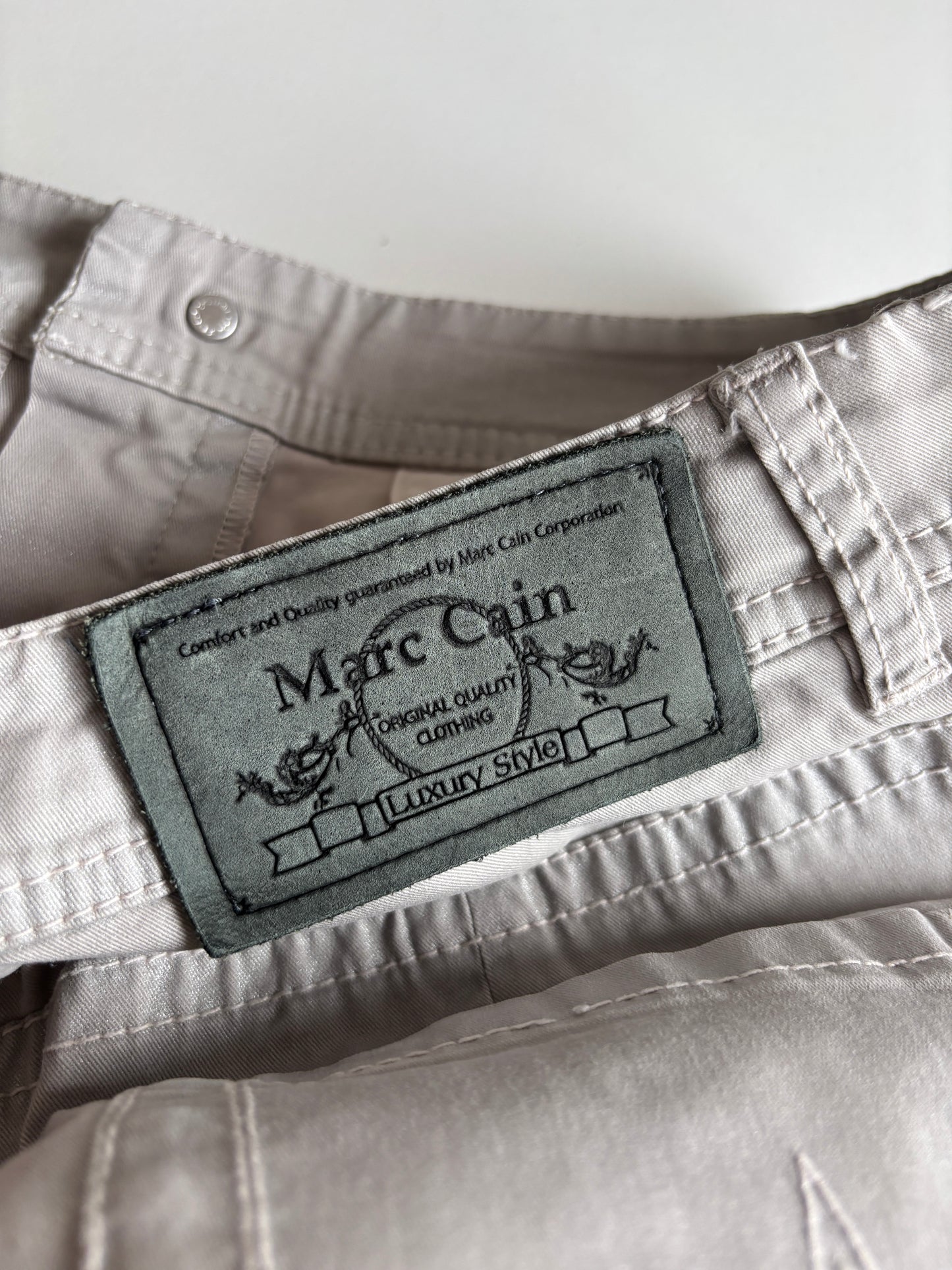 Lichtgrijze jeansbroek