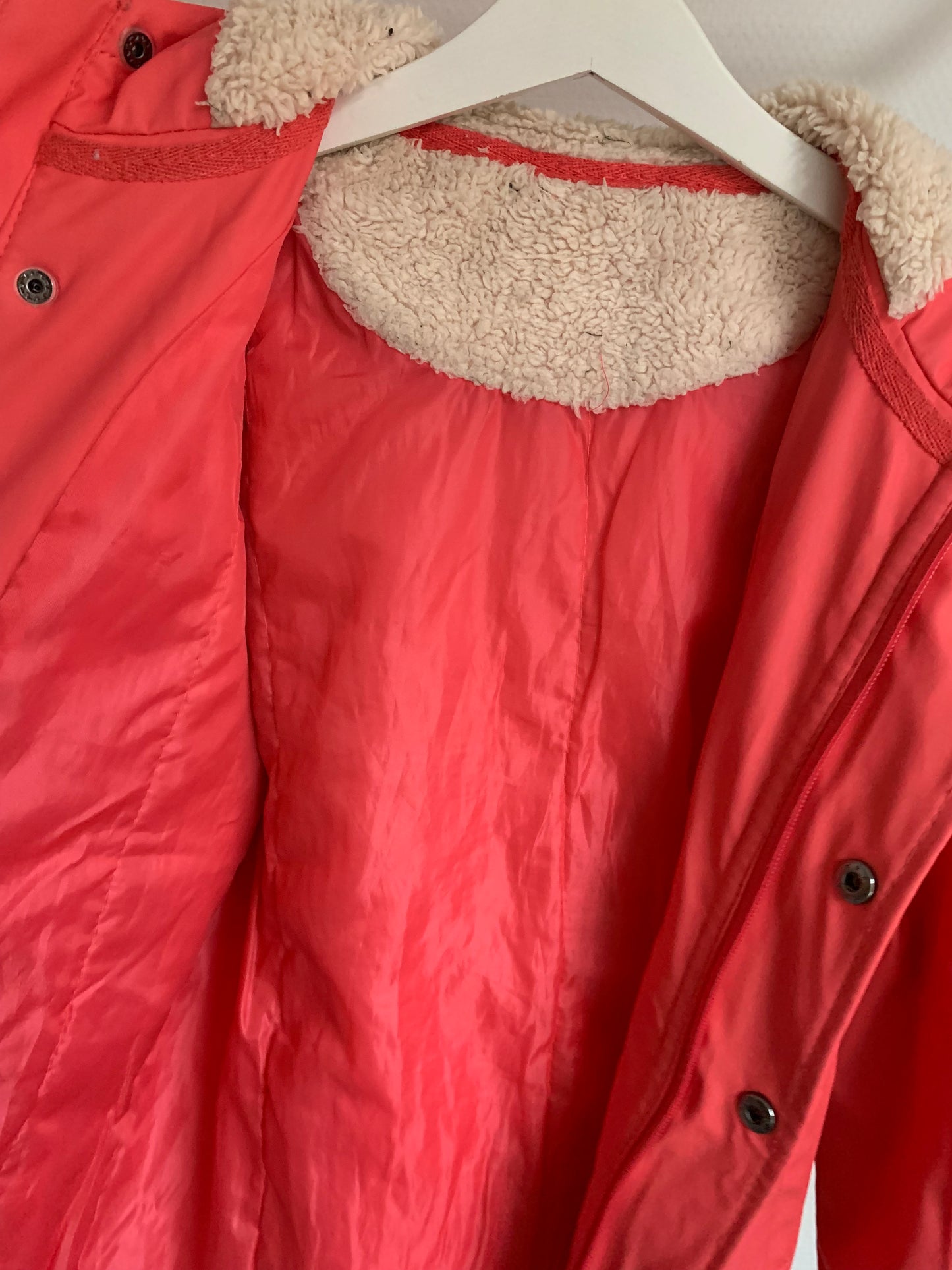 Roze tussenseizoensjas