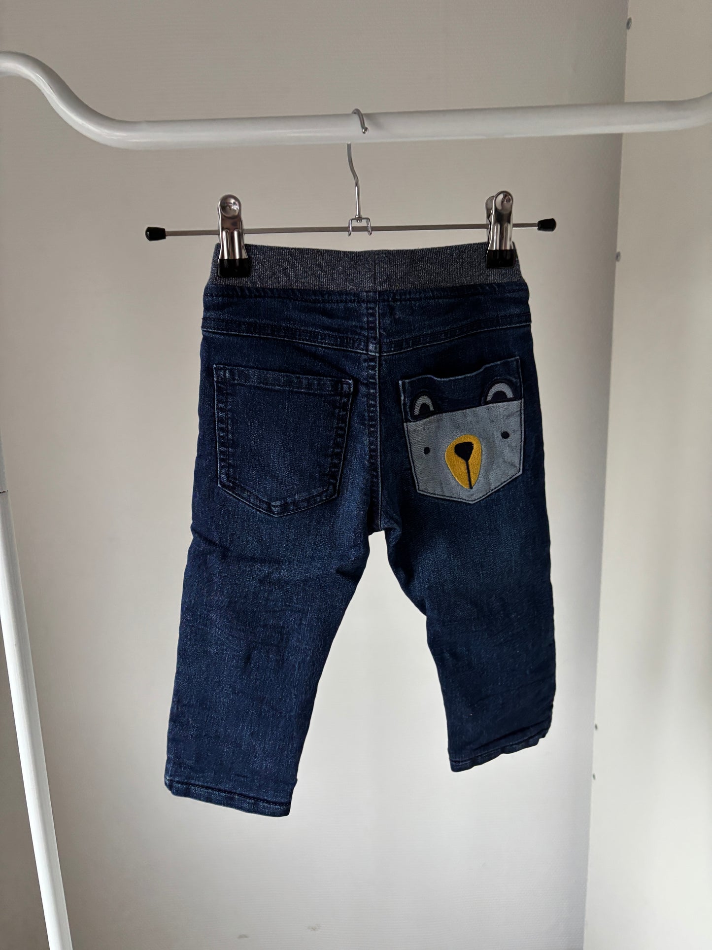 Donkerblauwe gevoerde jeansbroek