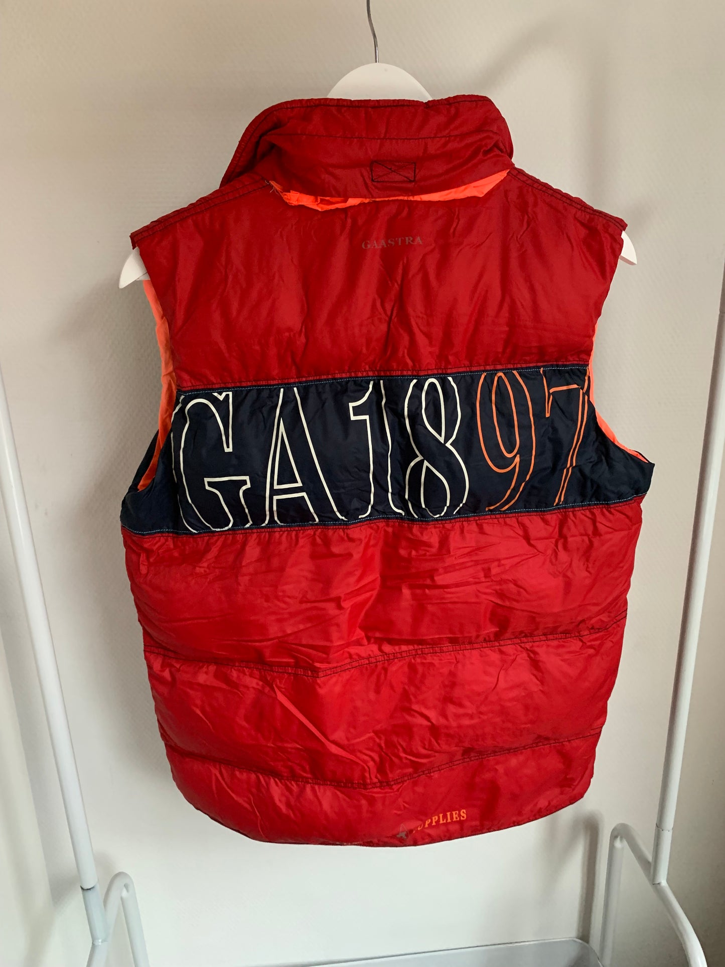 Rode bodywarmer ⭐