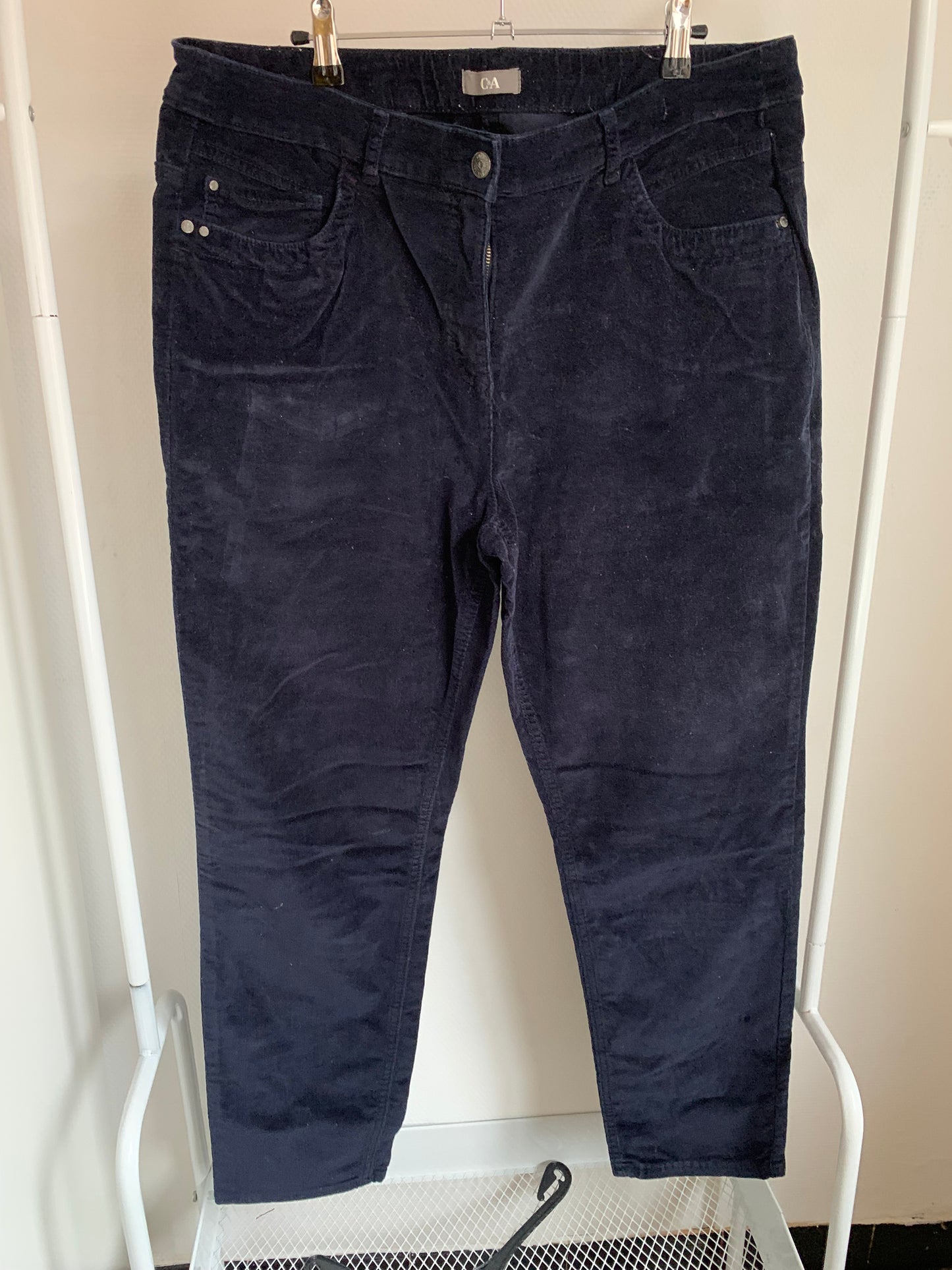 Marineblauwe ribfluwelen broek