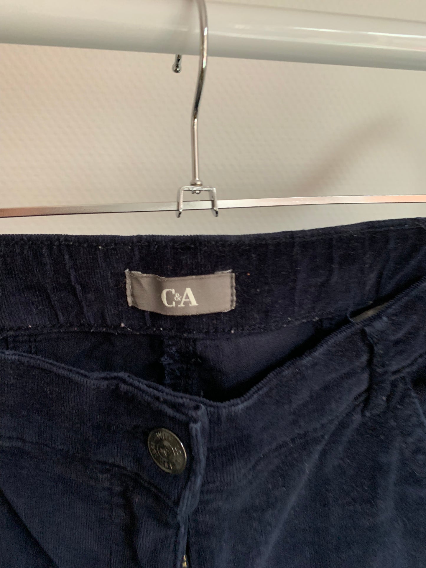 Marineblauwe ribfluwelen broek