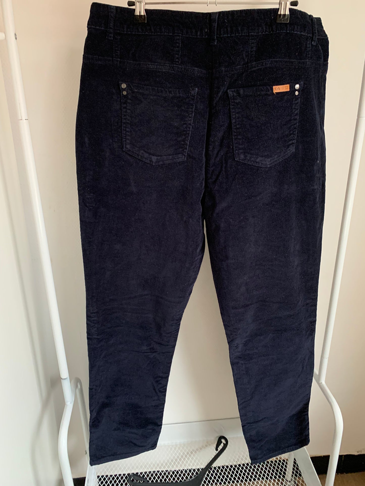 Marineblauwe ribfluwelen broek