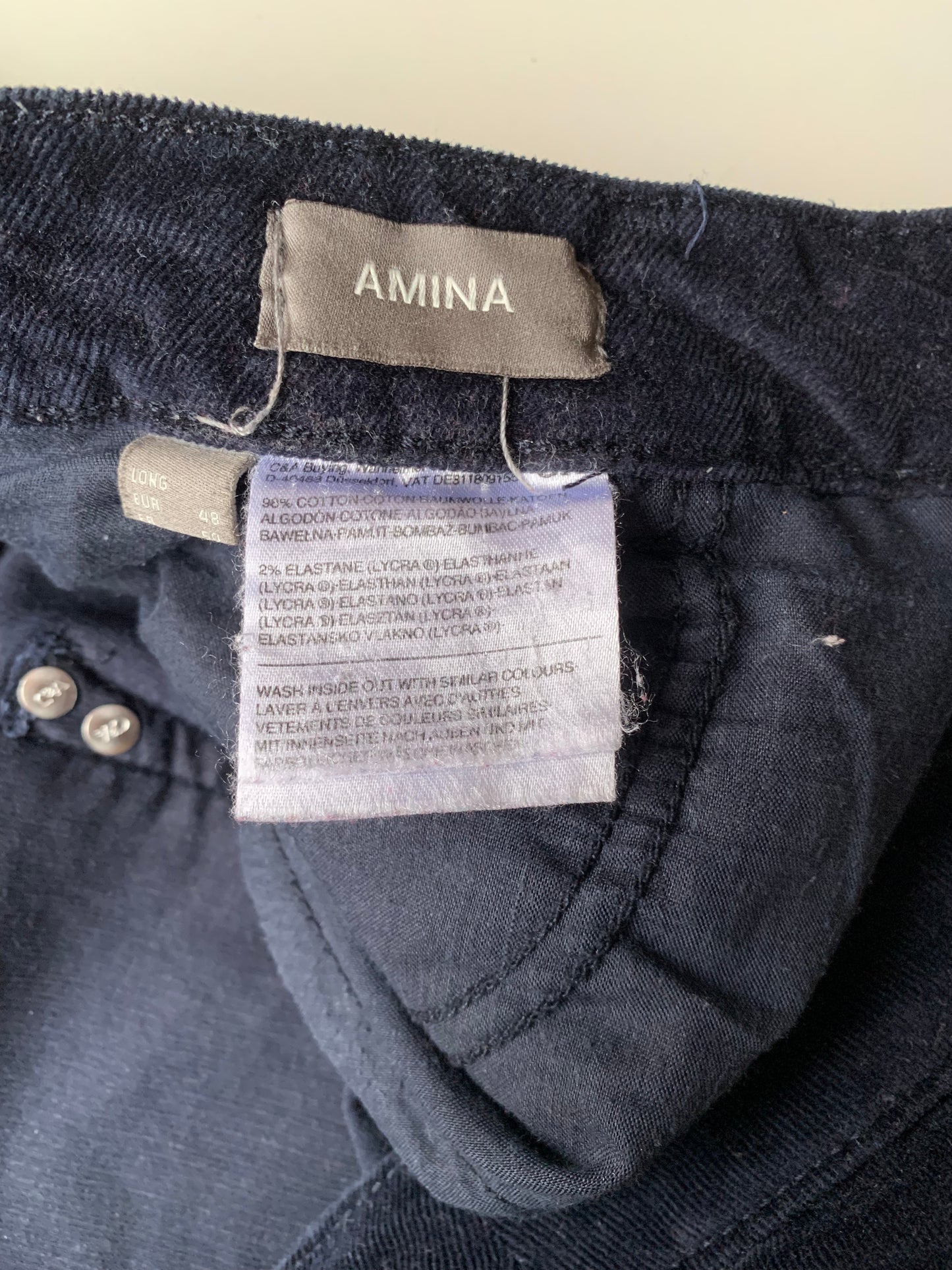 Marineblauwe ribfluwelen broek