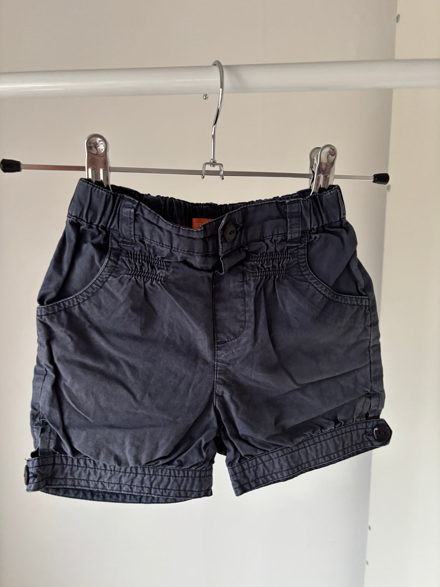 Marineblauwe bermuda