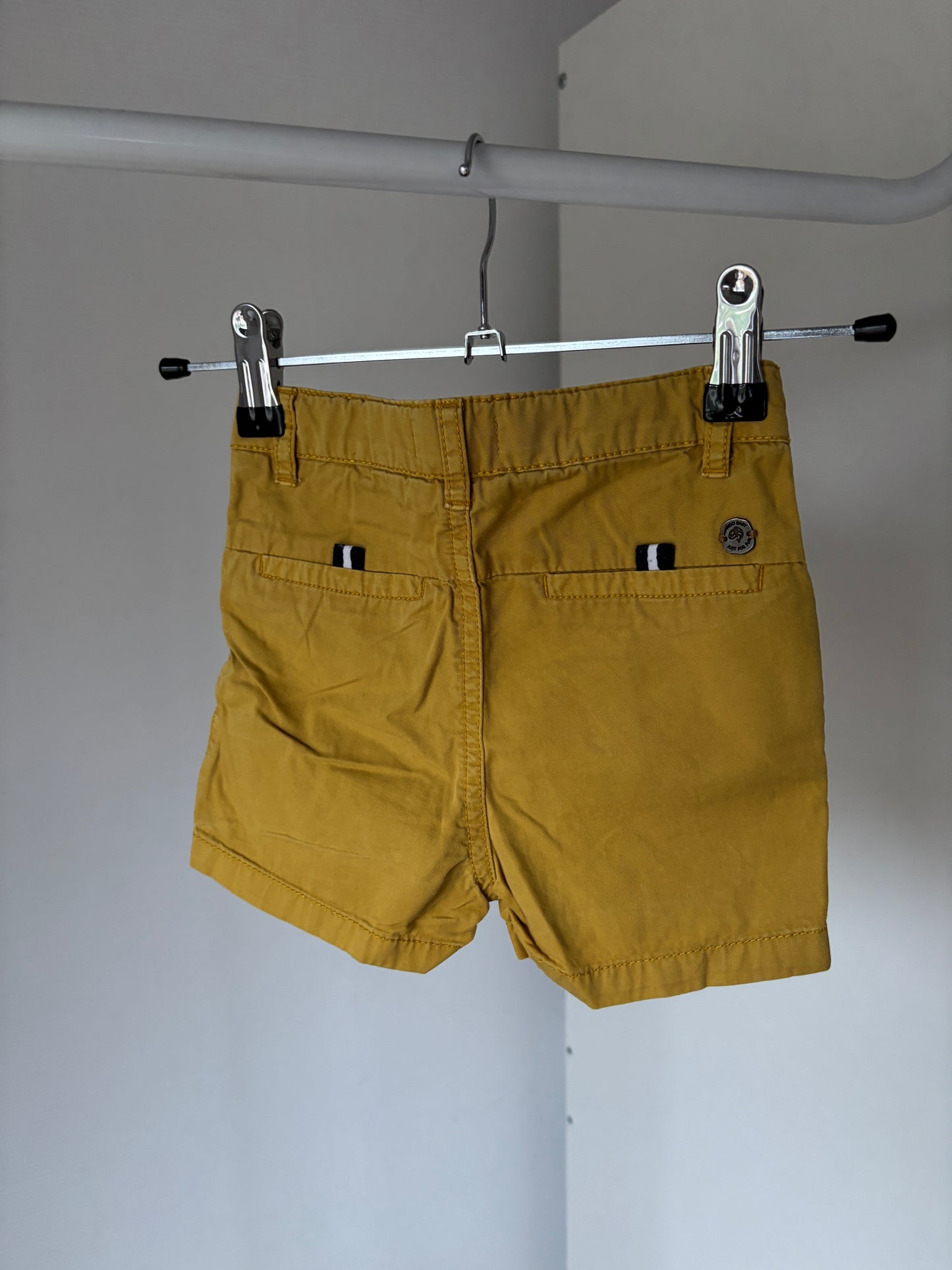 Mosterdgele bermuda