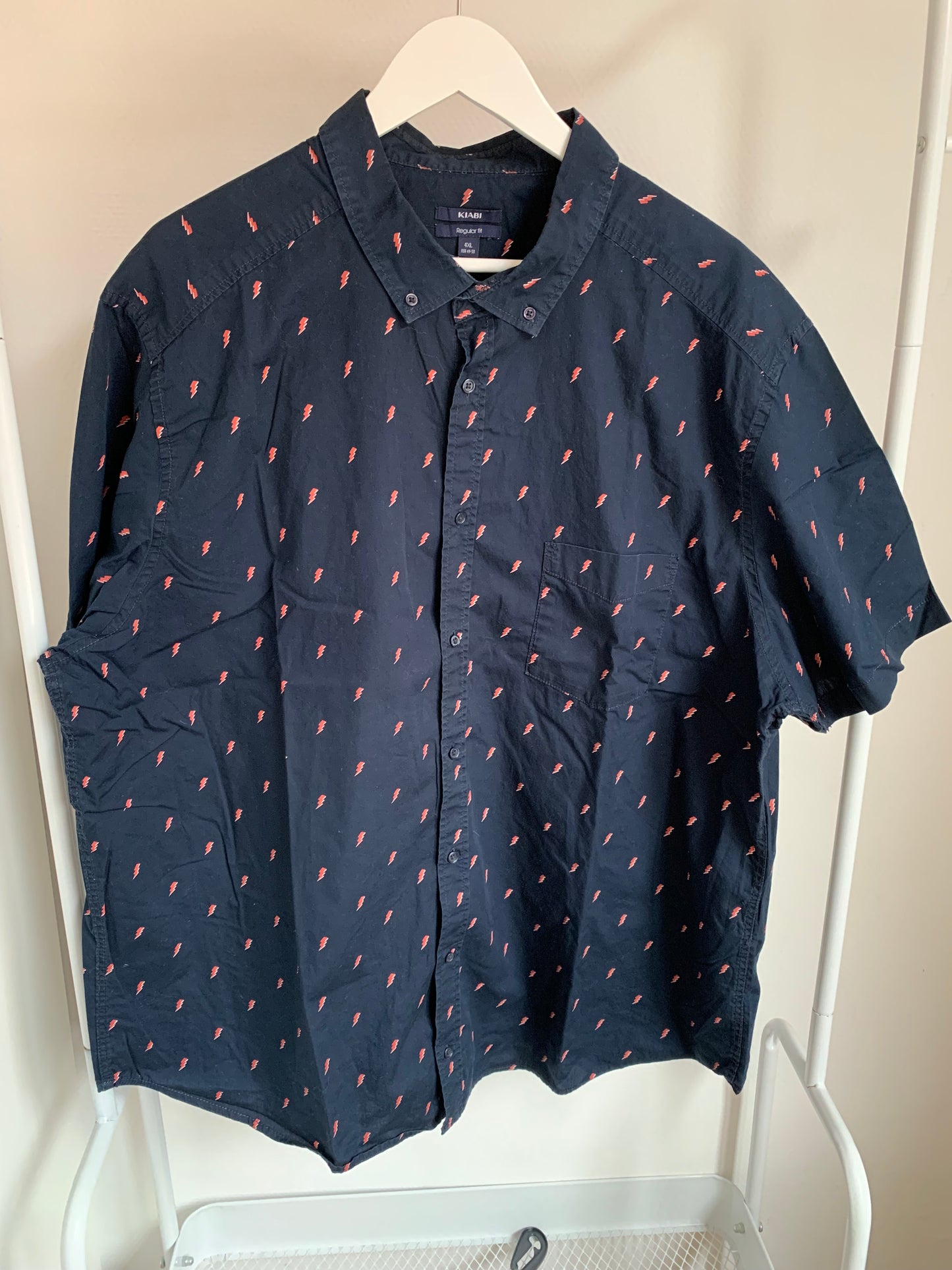 Marineblauw hemd met korte mouwen