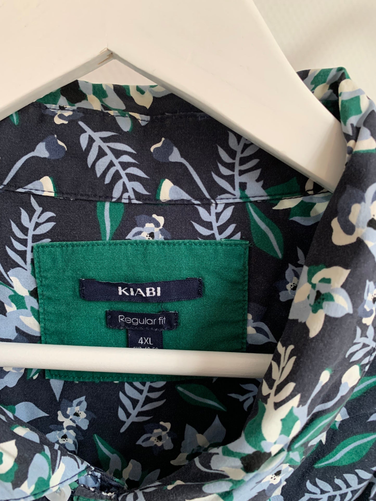 Marineblauw hemd met korte mouwen