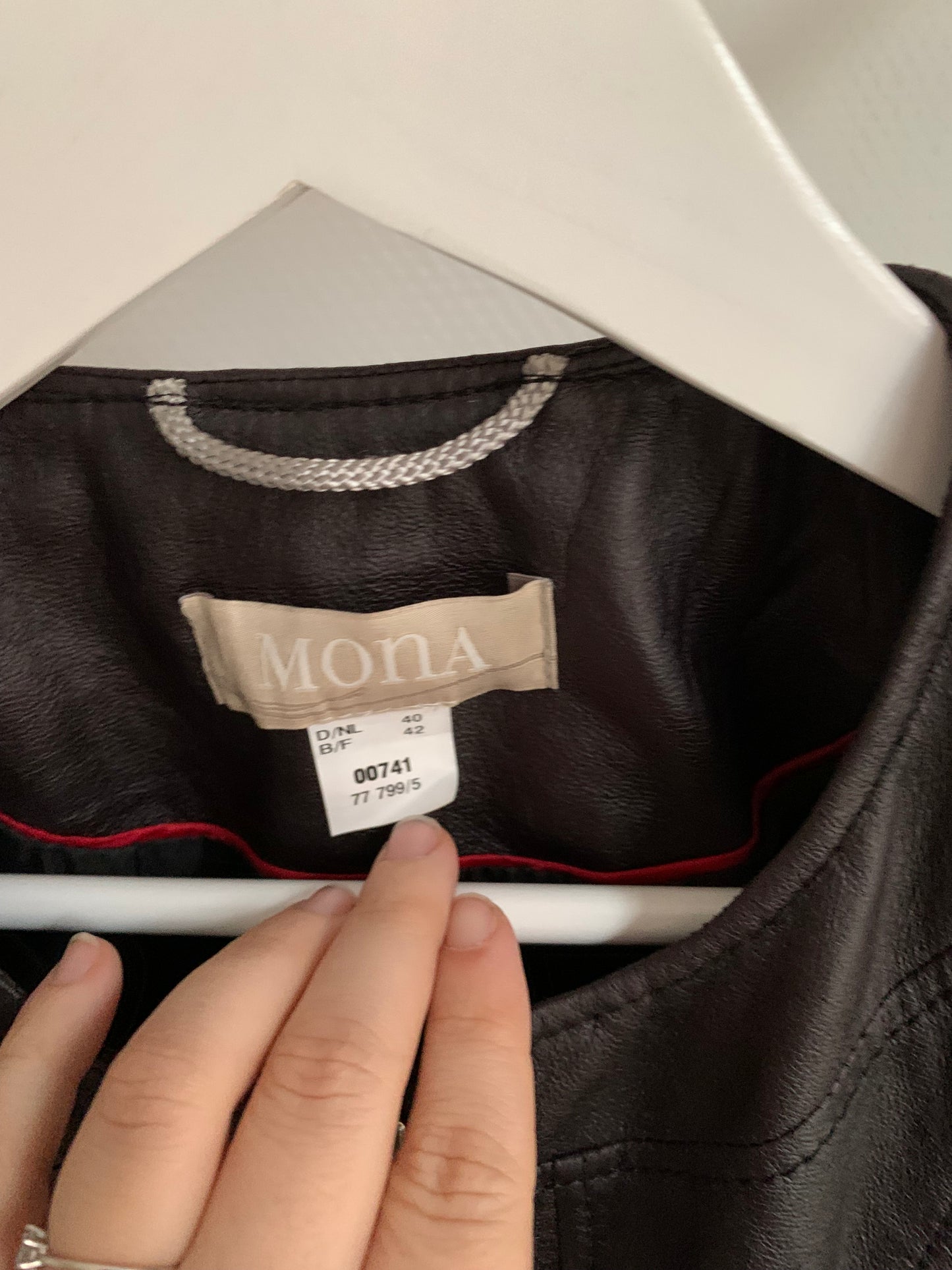 Zwarte imitatielederen jas