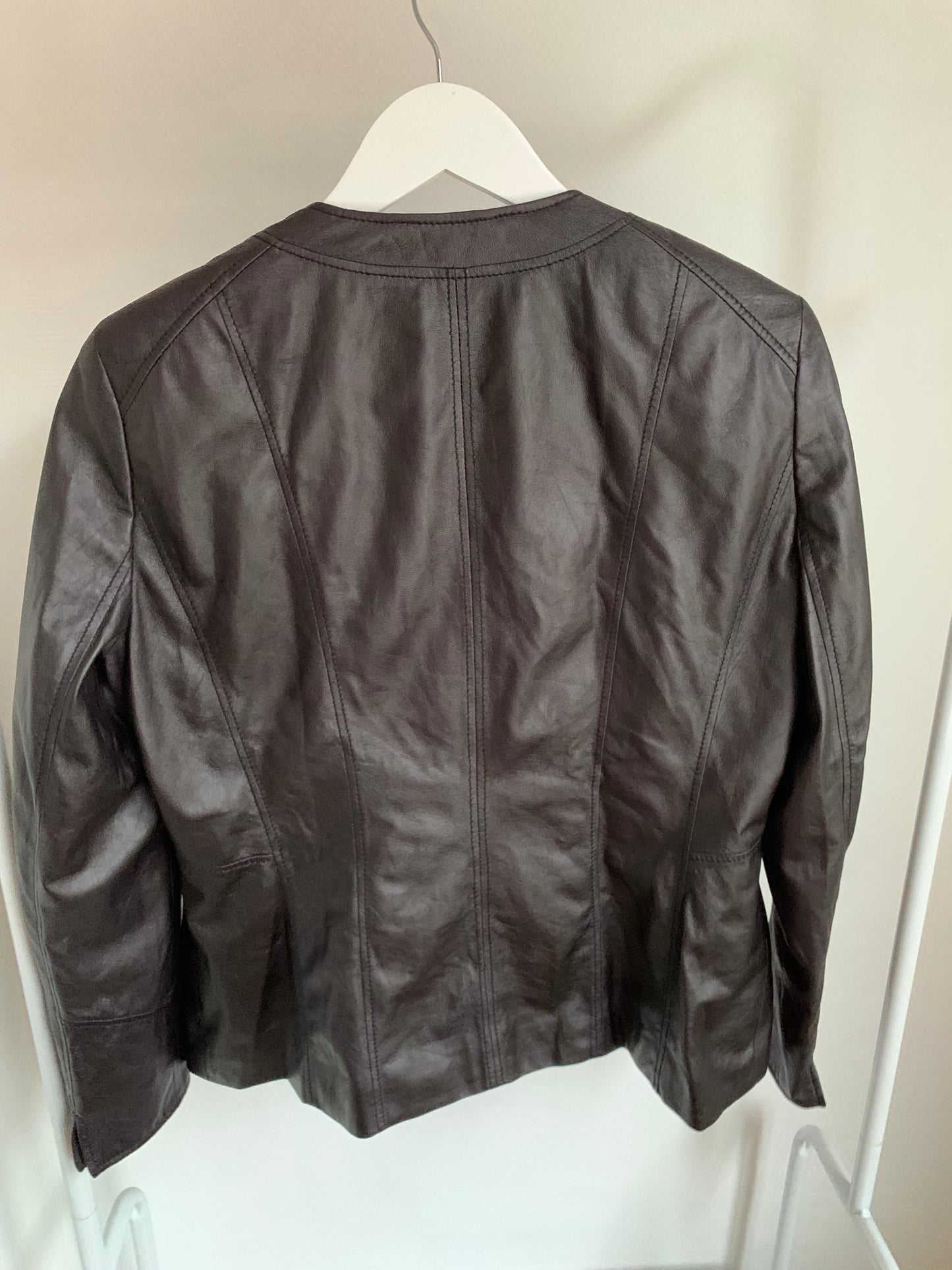 Zwarte imitatielederen jas