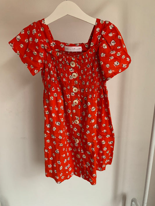 Rood jurkje met witte bloemetjes