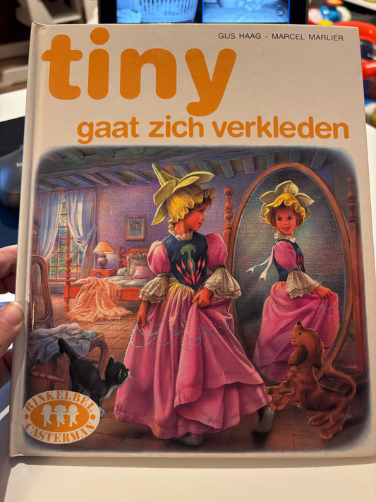 43. Tiny gaat zich verkleden