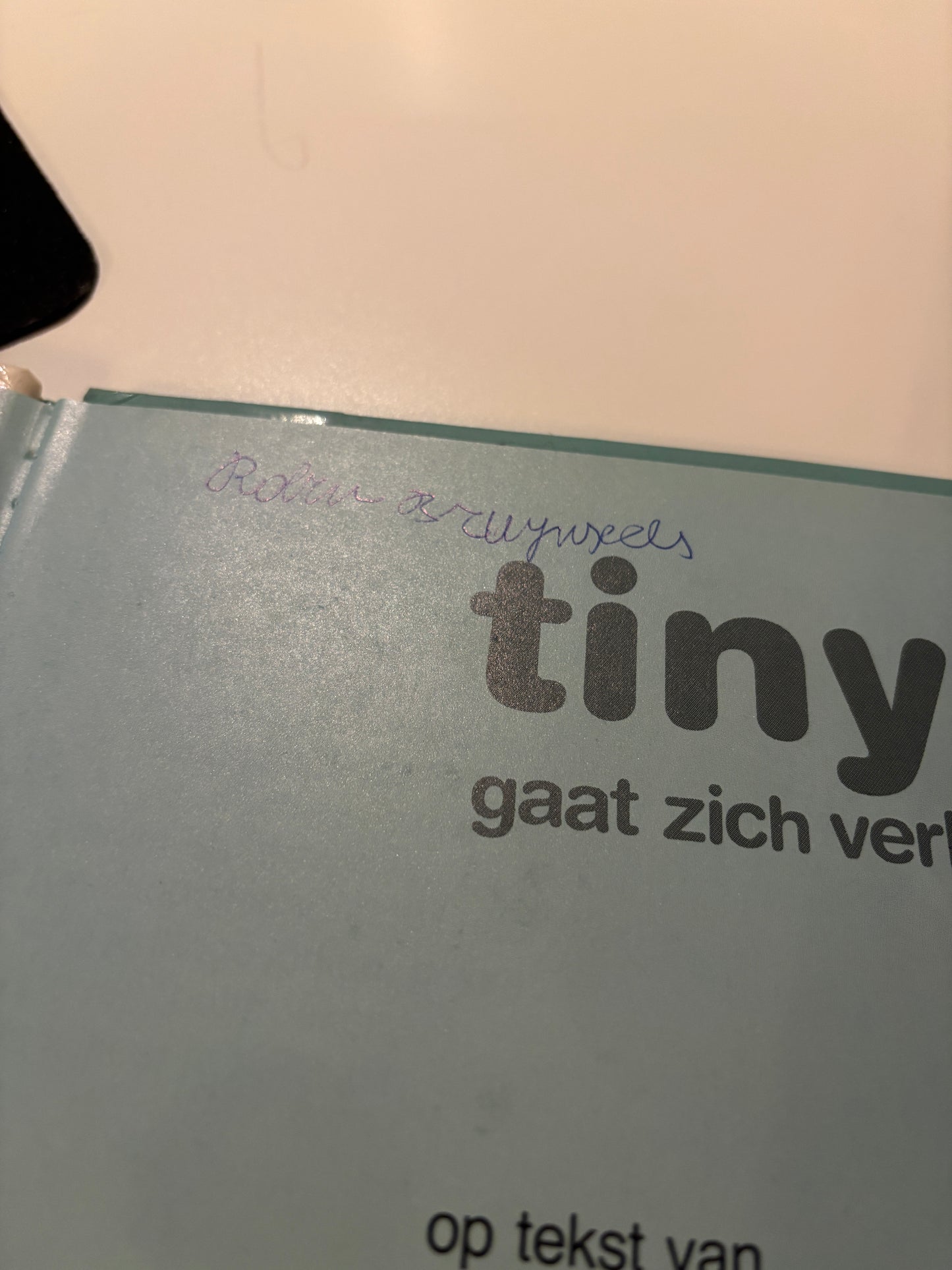 43. Tiny gaat zich verkleden