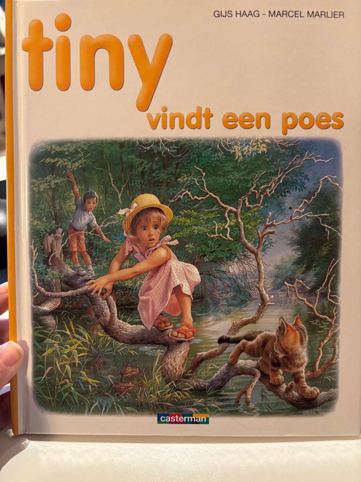 44. Tiny vindt een poes
