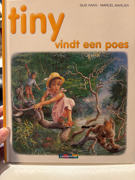44. Tiny vindt een poes