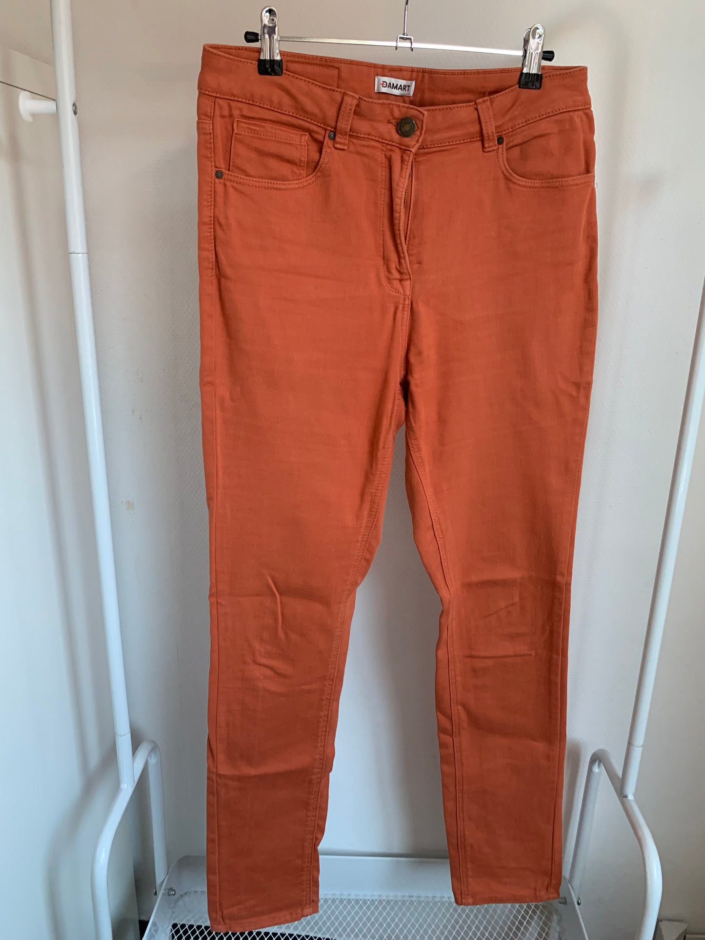 Oranje/roestkleurige jeansbroek