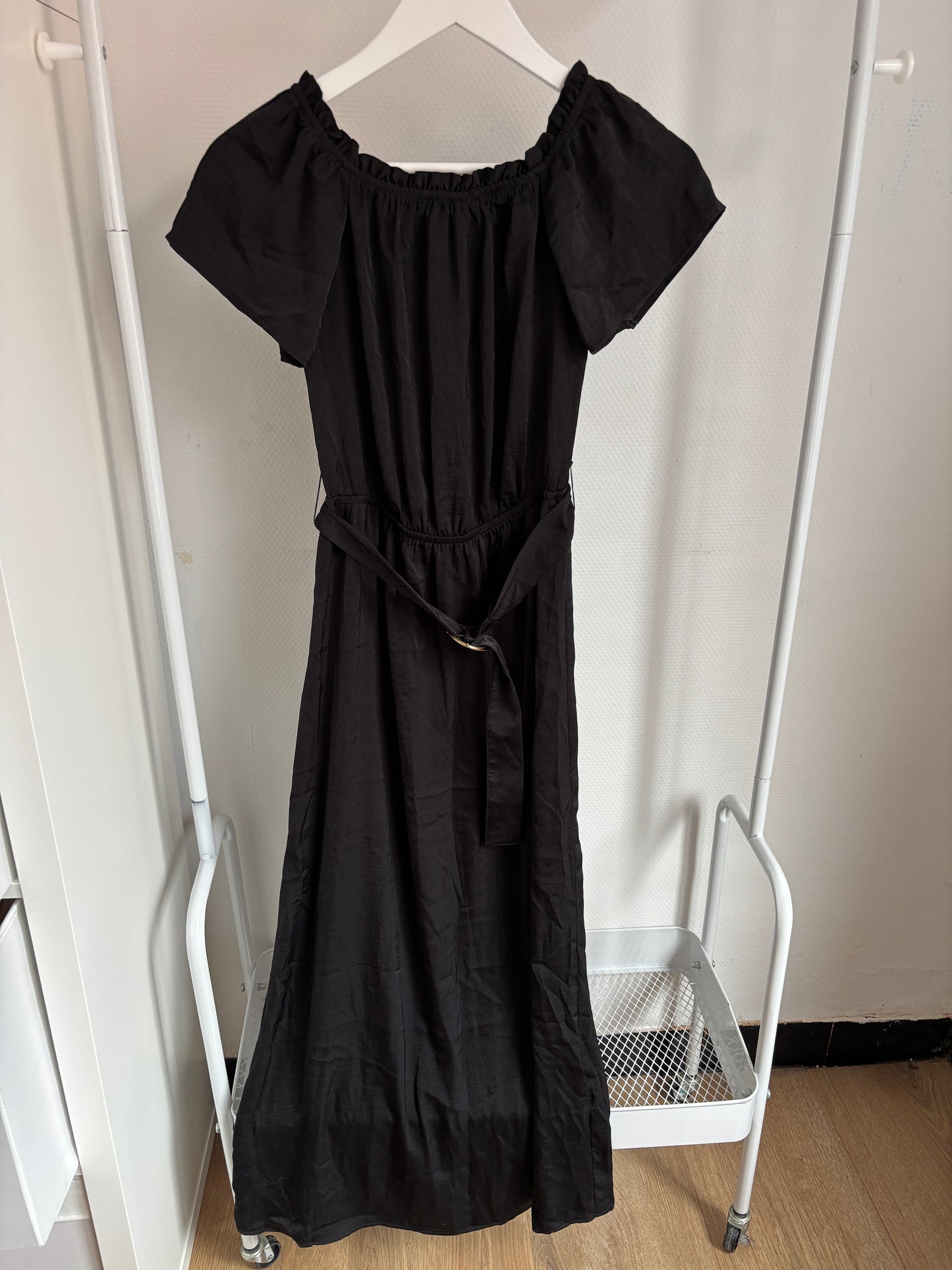 Lange zwarte jurk met riempje