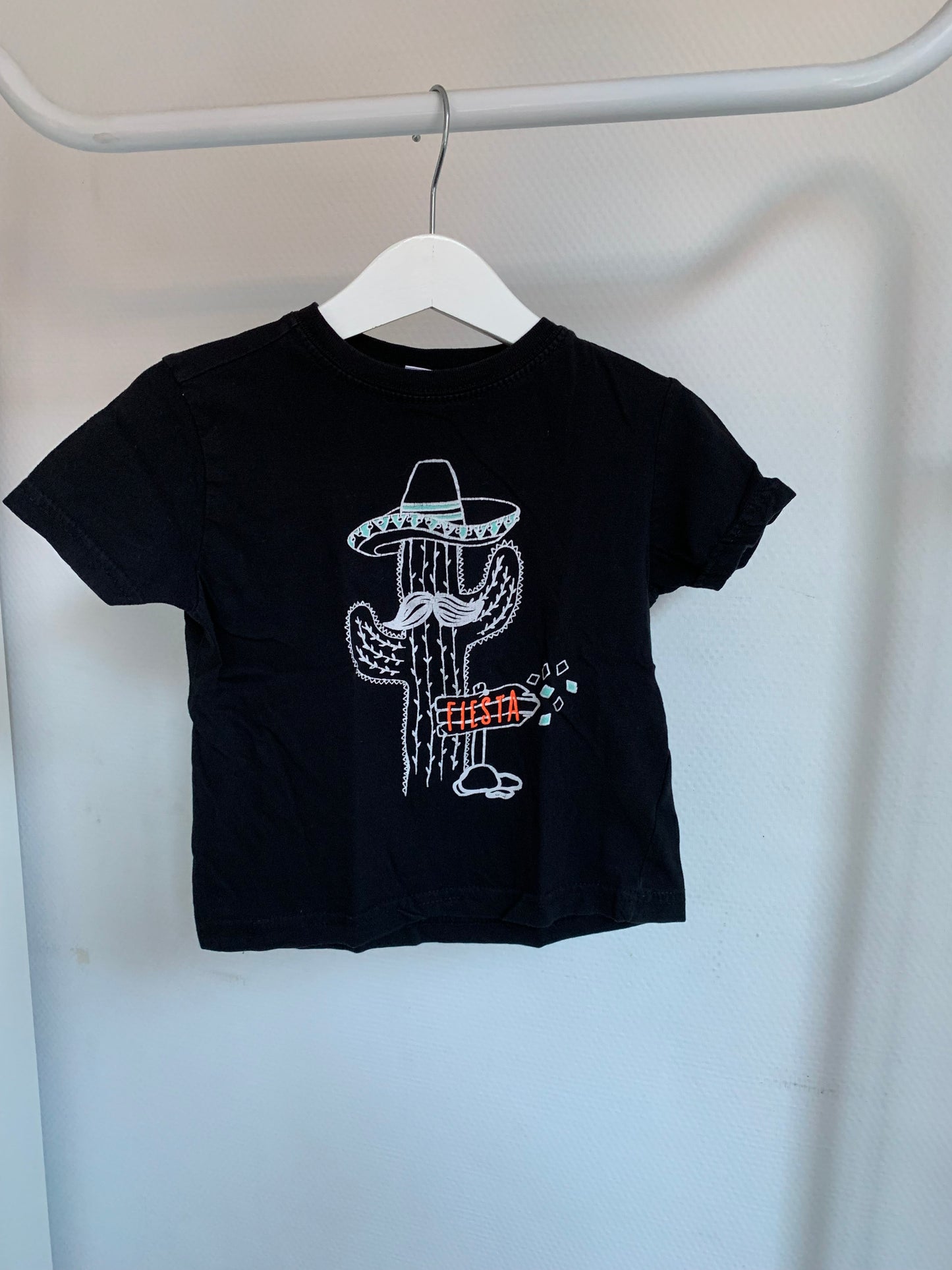 Zwarte T-shirt "Fiesta"