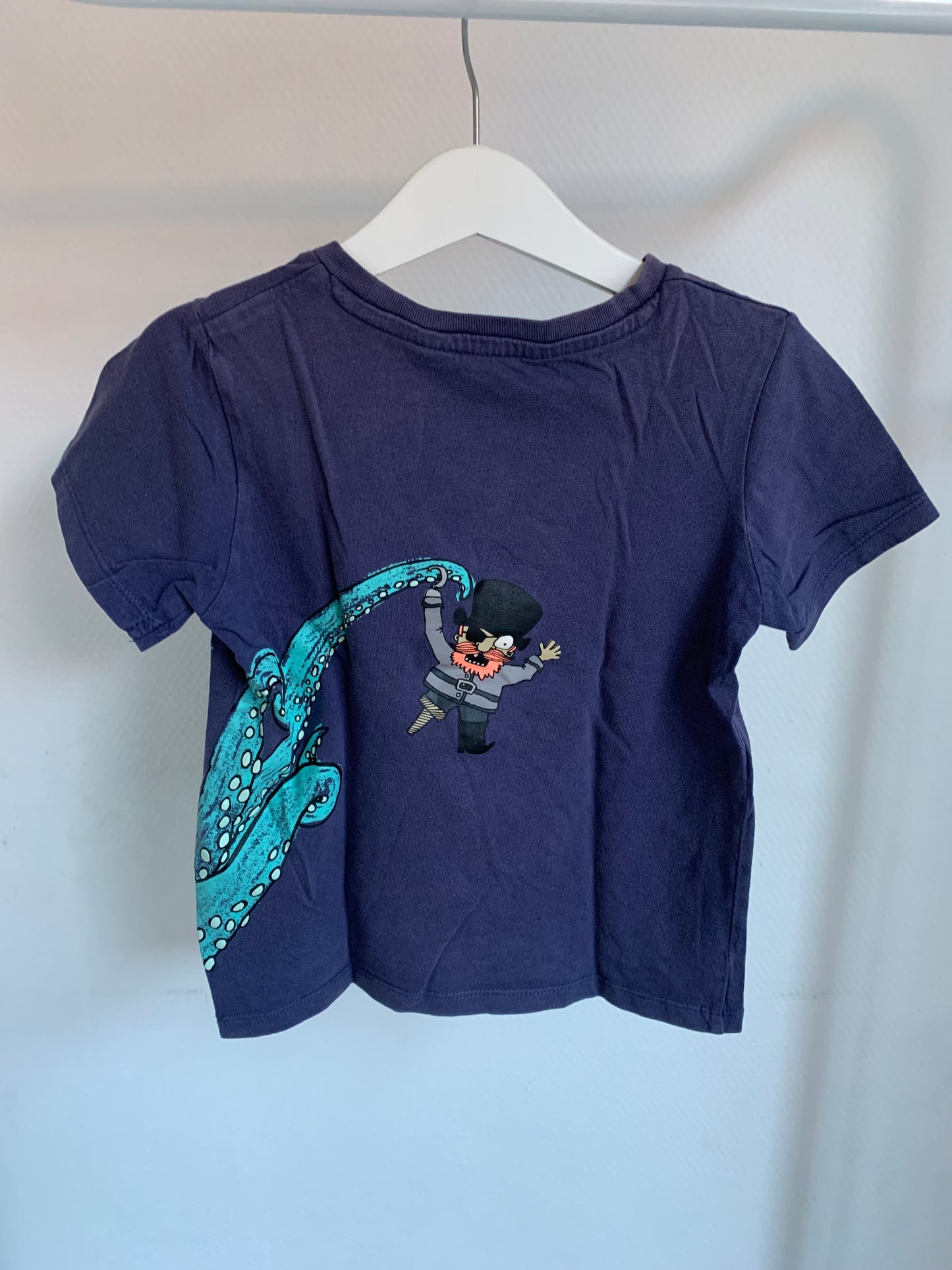 Marineblauwe T-shirt met octopus