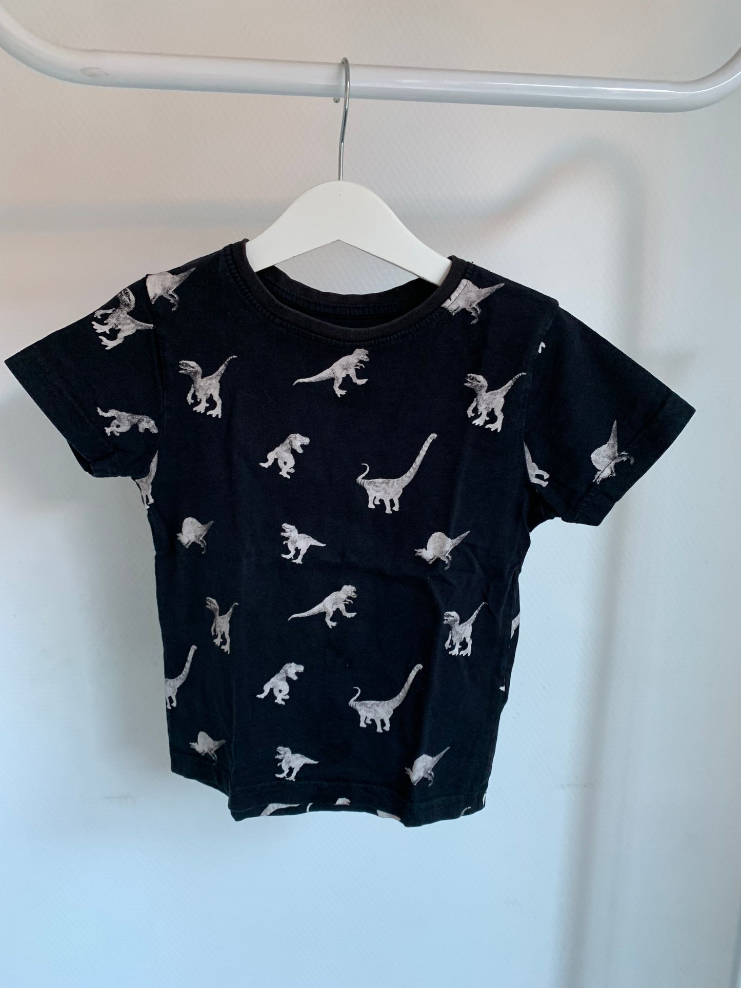 Zwarte T-shirt met dino's