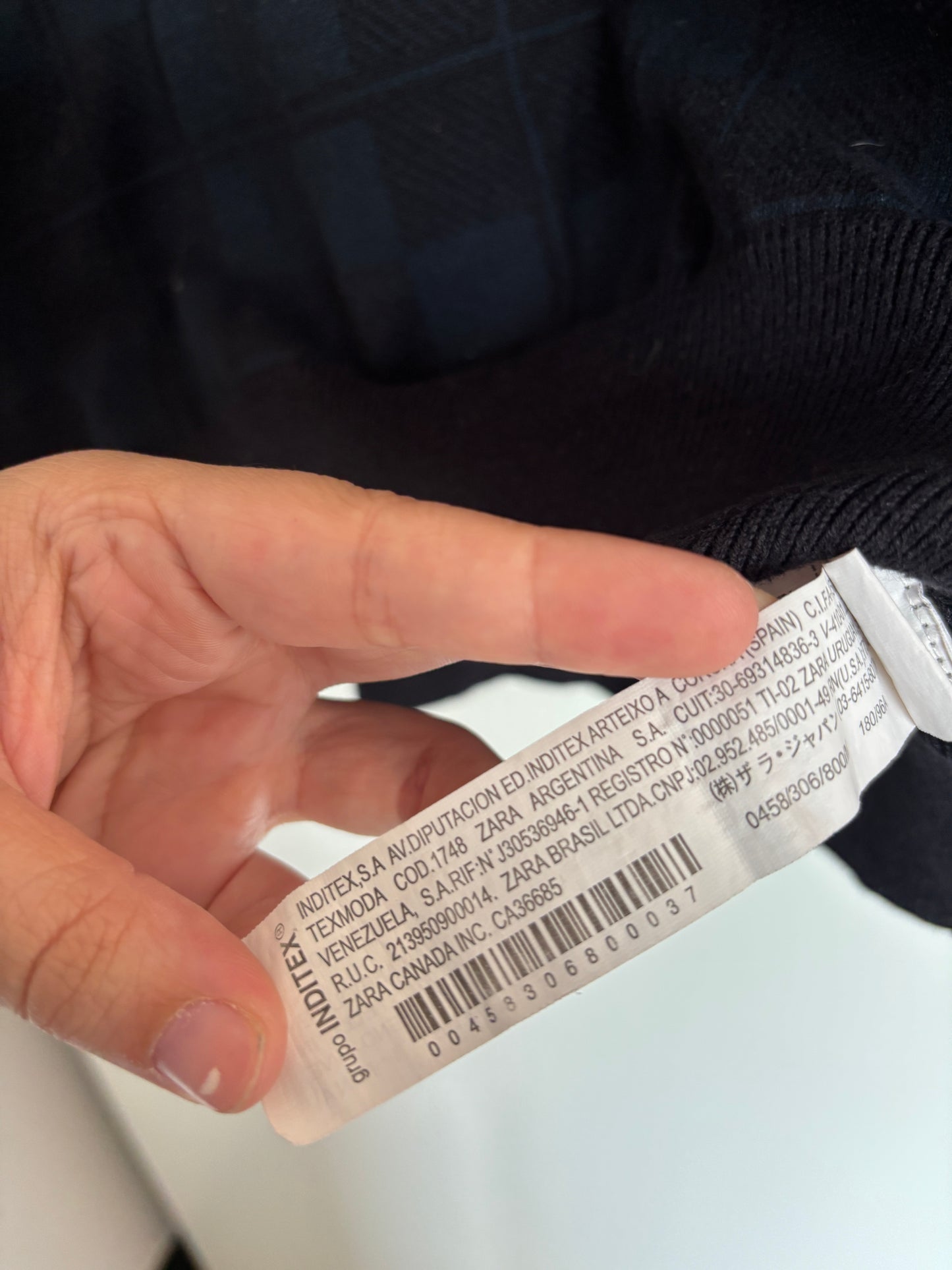 Marineblauwe geruite trui