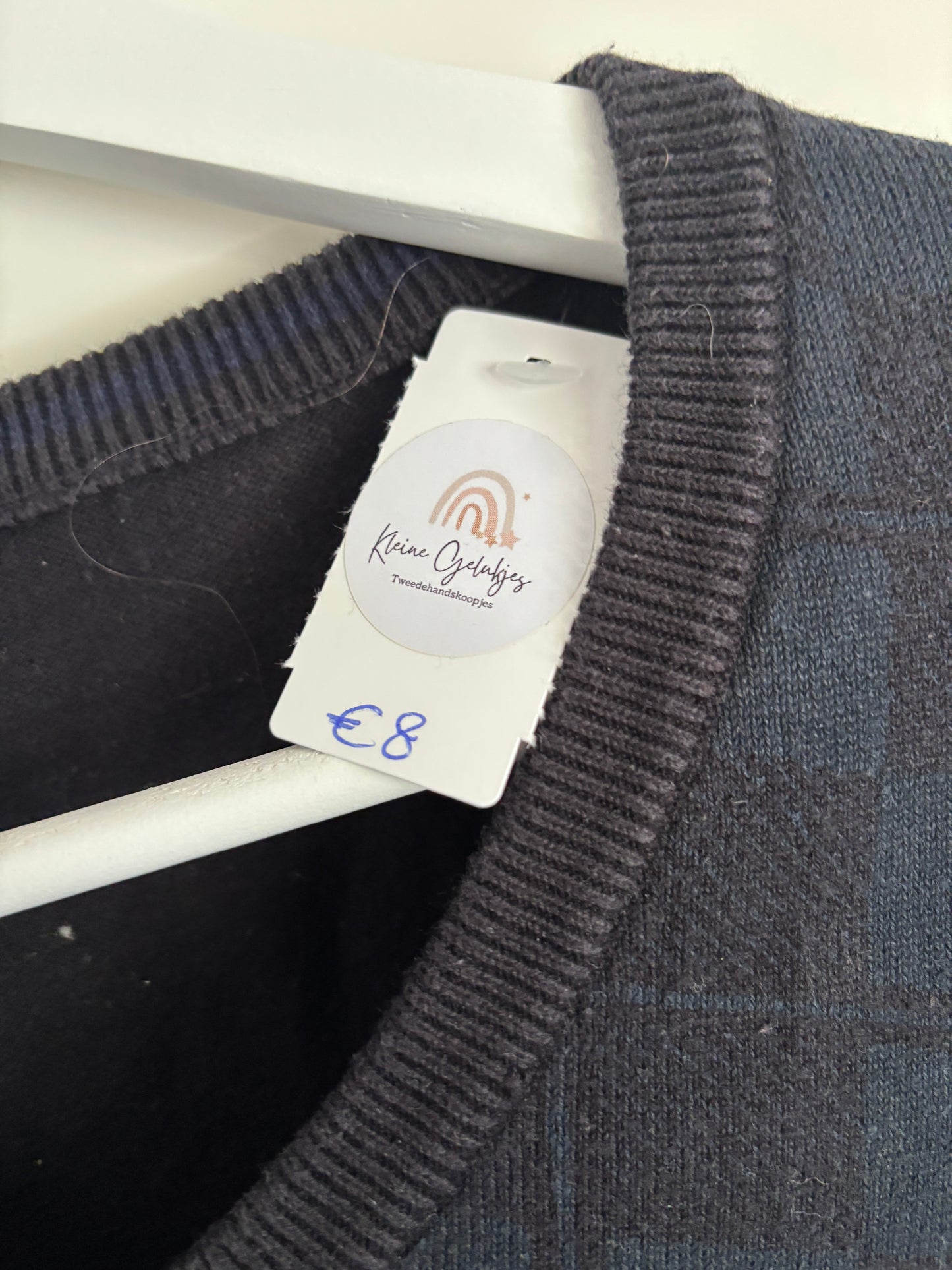 Marineblauwe geruite trui