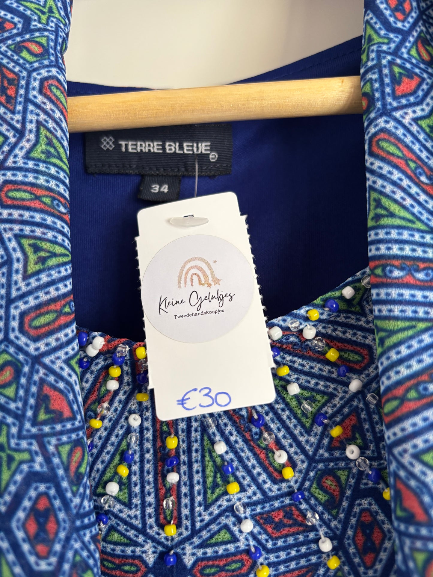 Blauwe jurk met bijpassend sjaaltje