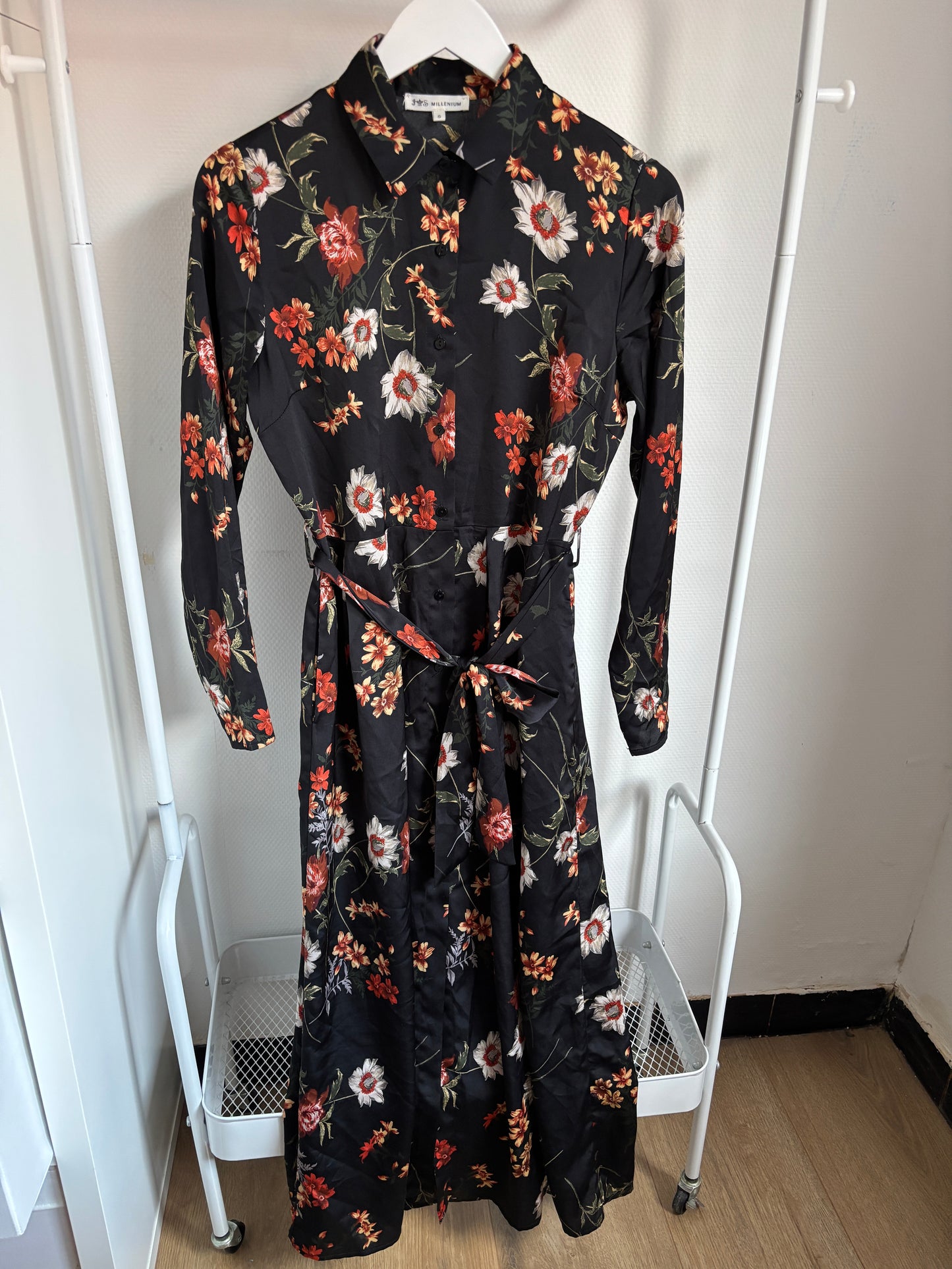 Zwarte lange jurk met bloemen