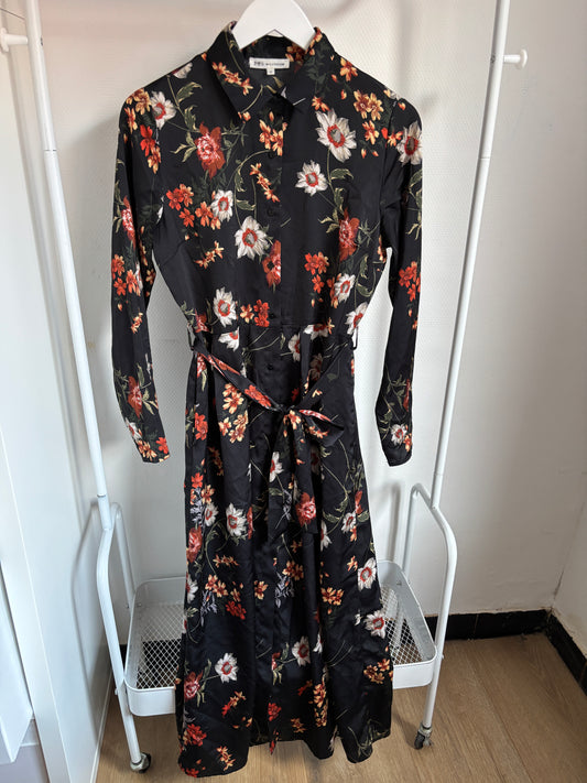 Zwarte lange jurk met bloemen