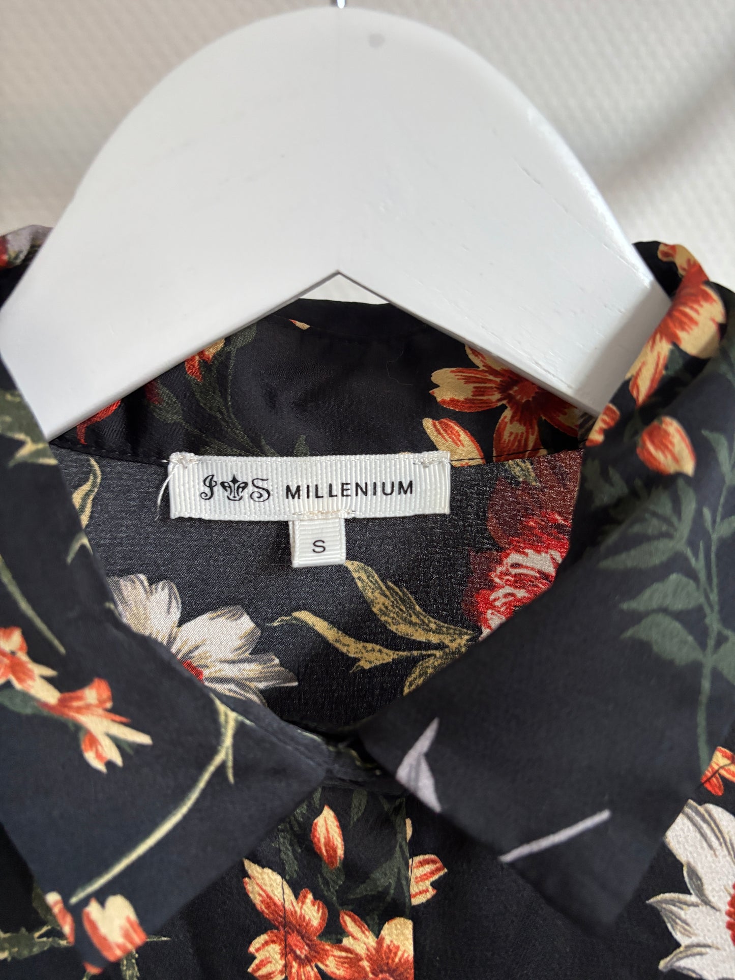 Zwarte lange jurk met bloemen