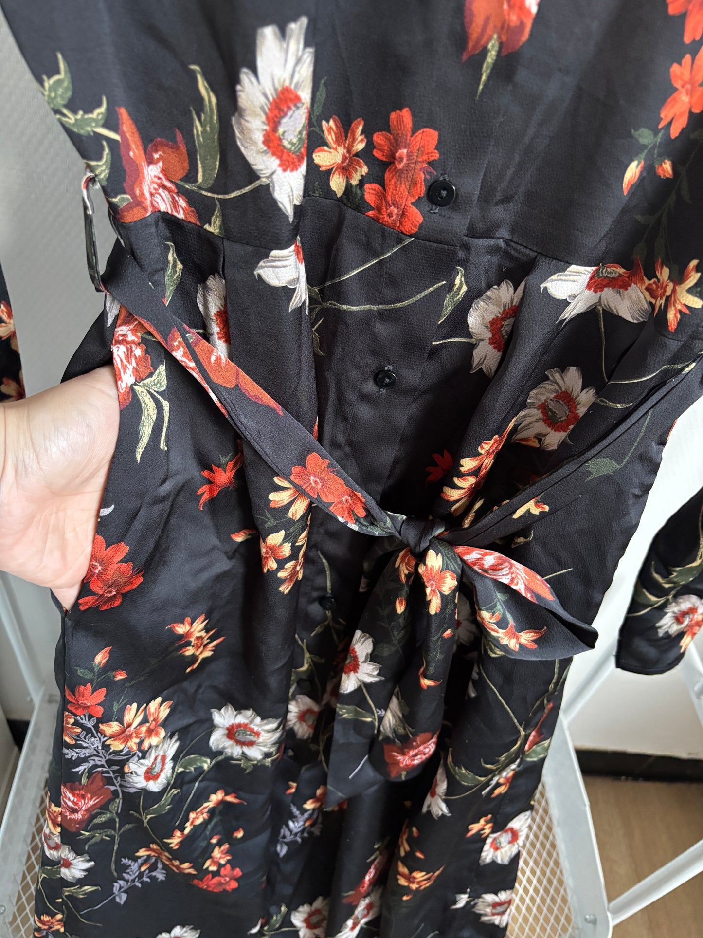 Zwarte lange jurk met bloemen