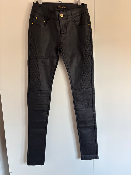 Zwarte imitatielederen broek