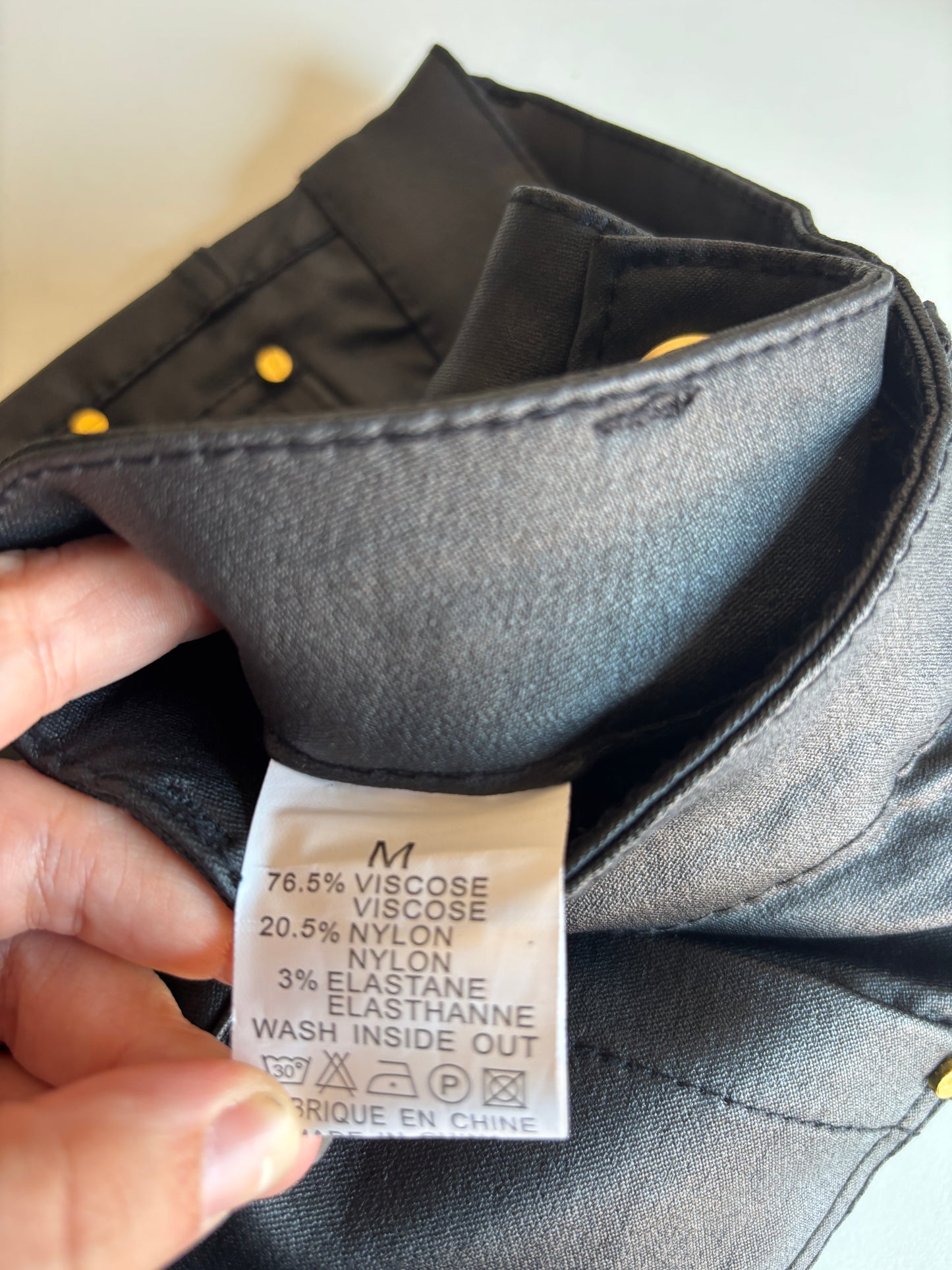 Zwarte imitatielederen broek