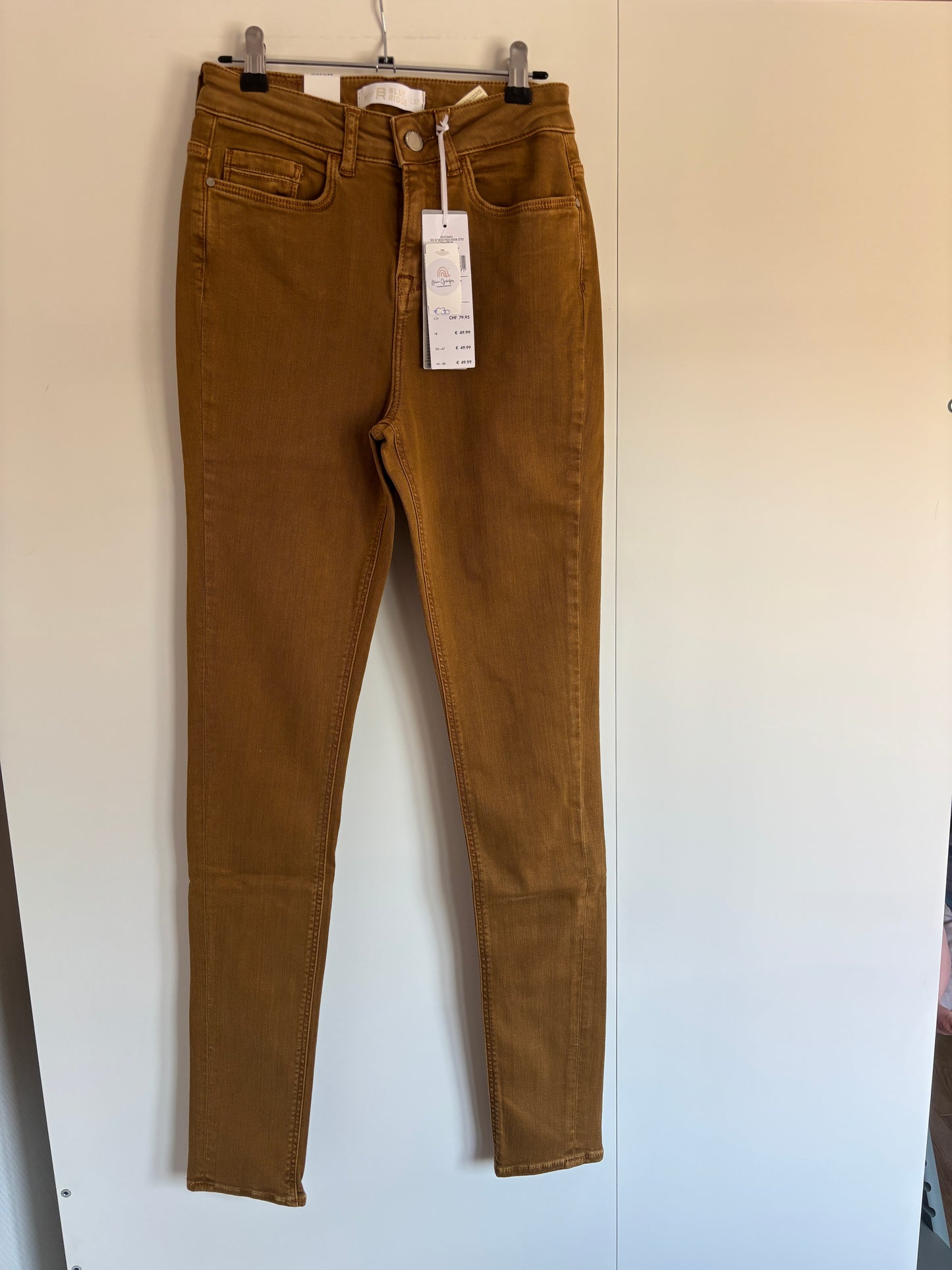 Mosterdkleurige jeansbroek