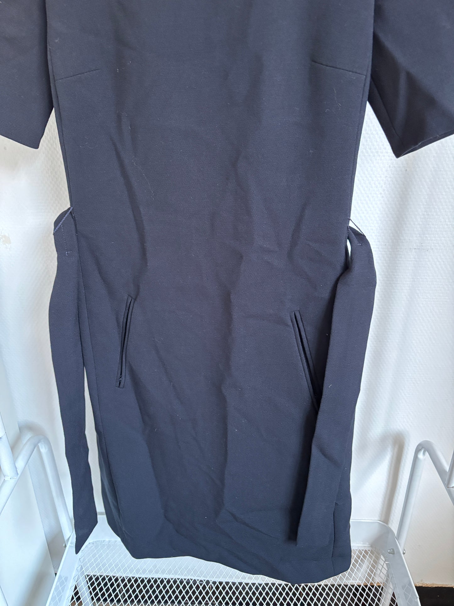 Marineblauwe geklede jurk