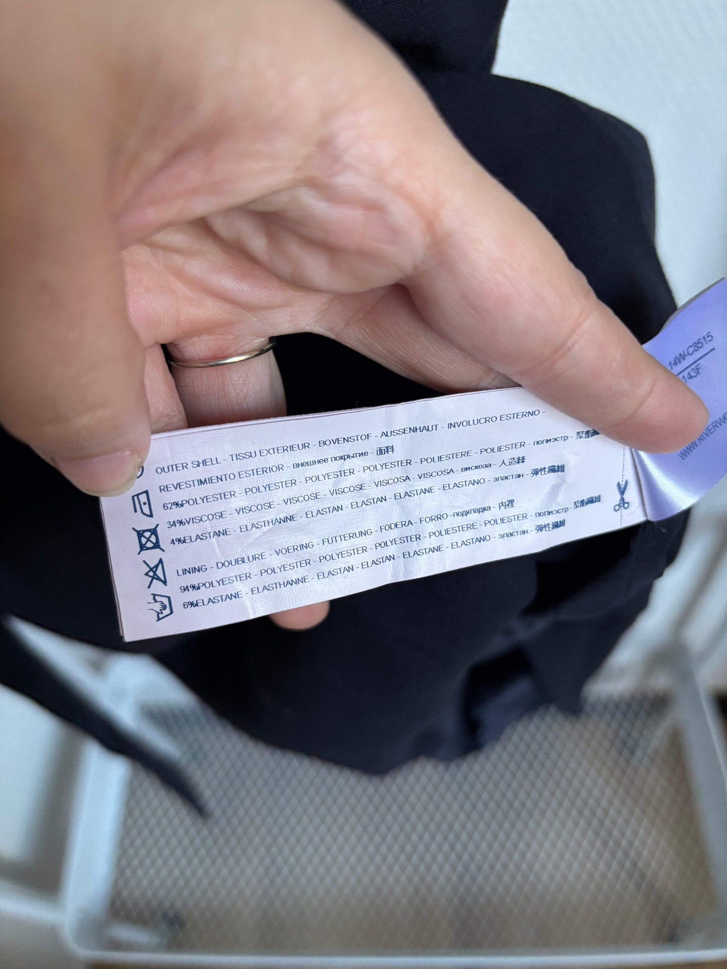 Marineblauwe geklede jurk