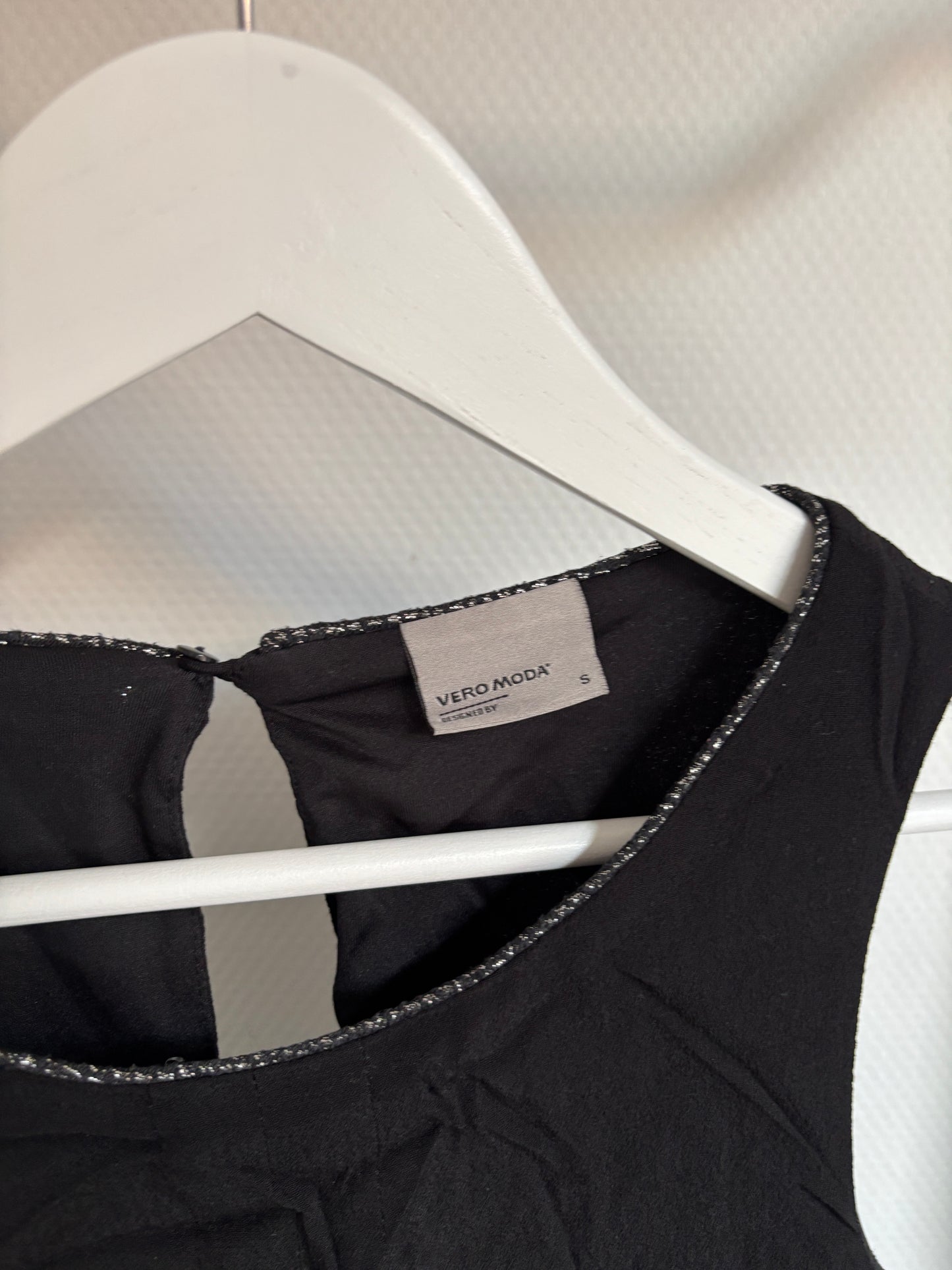 Zwarte mouwloze blouse