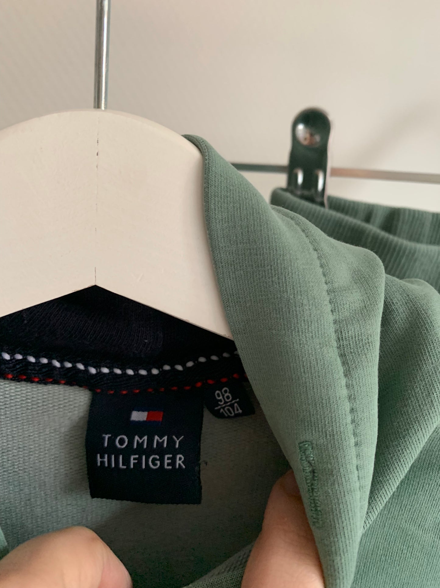 Muntgroene set: vest en joggingbroek