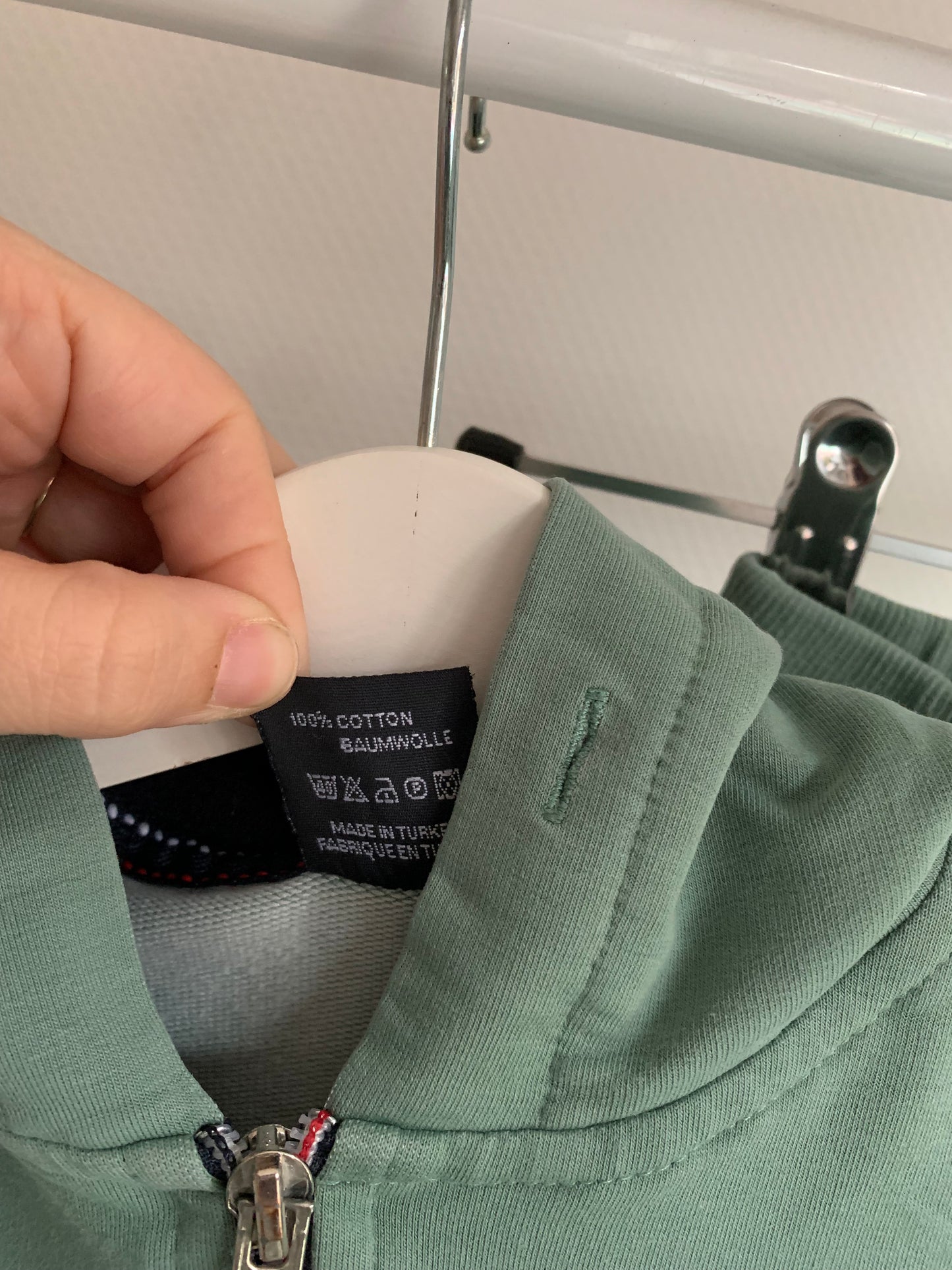 Muntgroene set: vest en joggingbroek