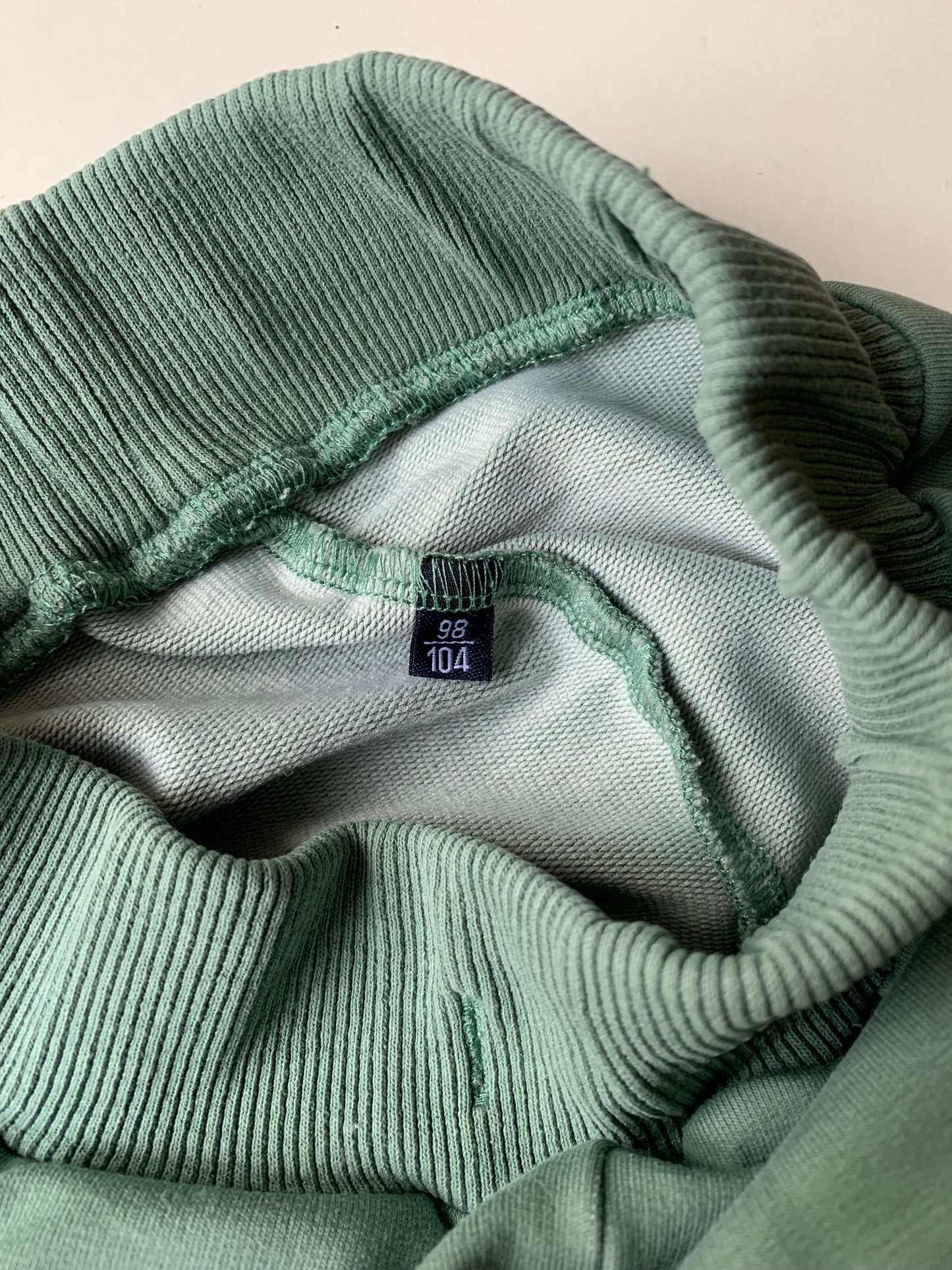 Muntgroene set: vest en joggingbroek