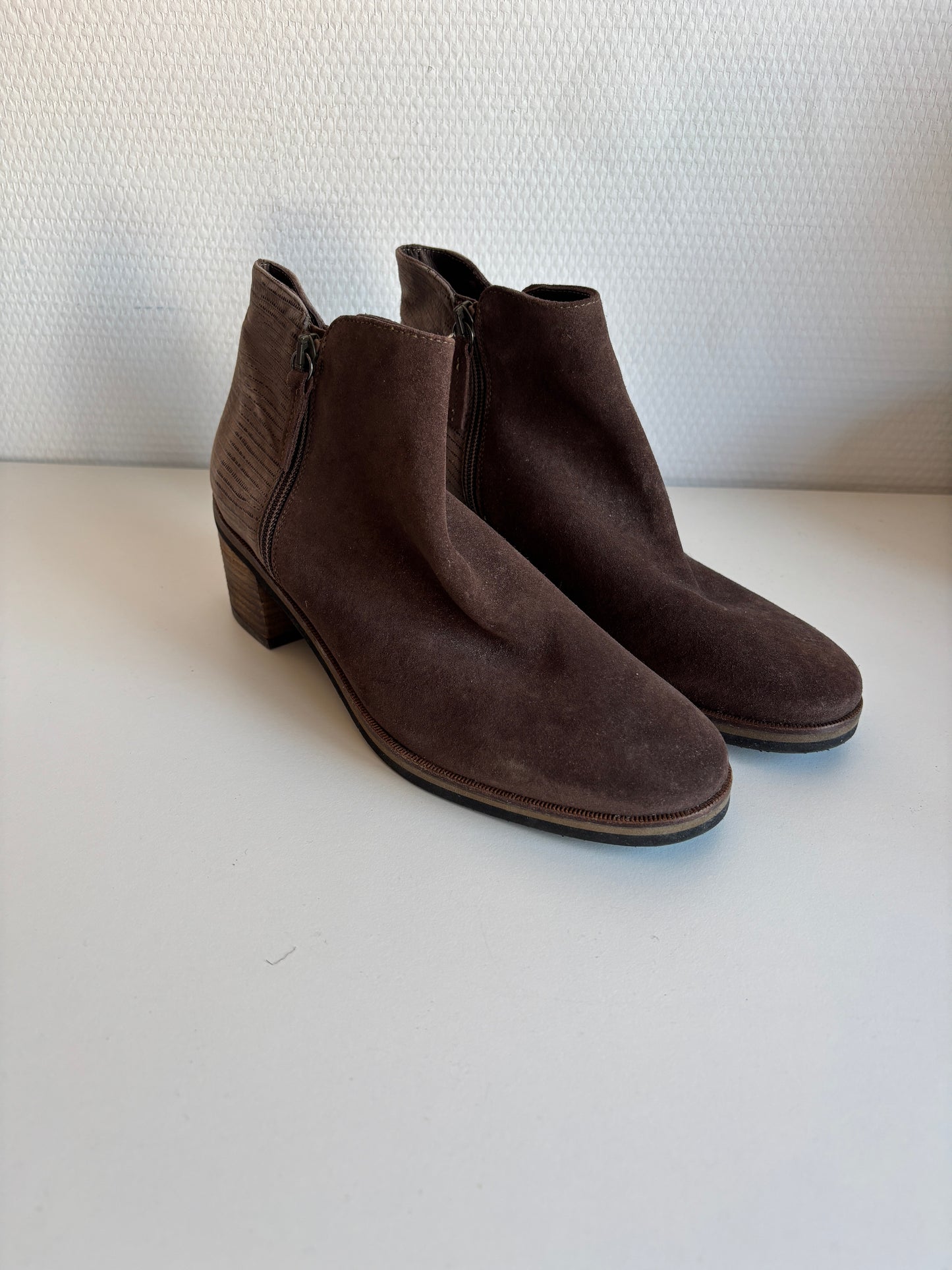 Bruine enkellaarsjes