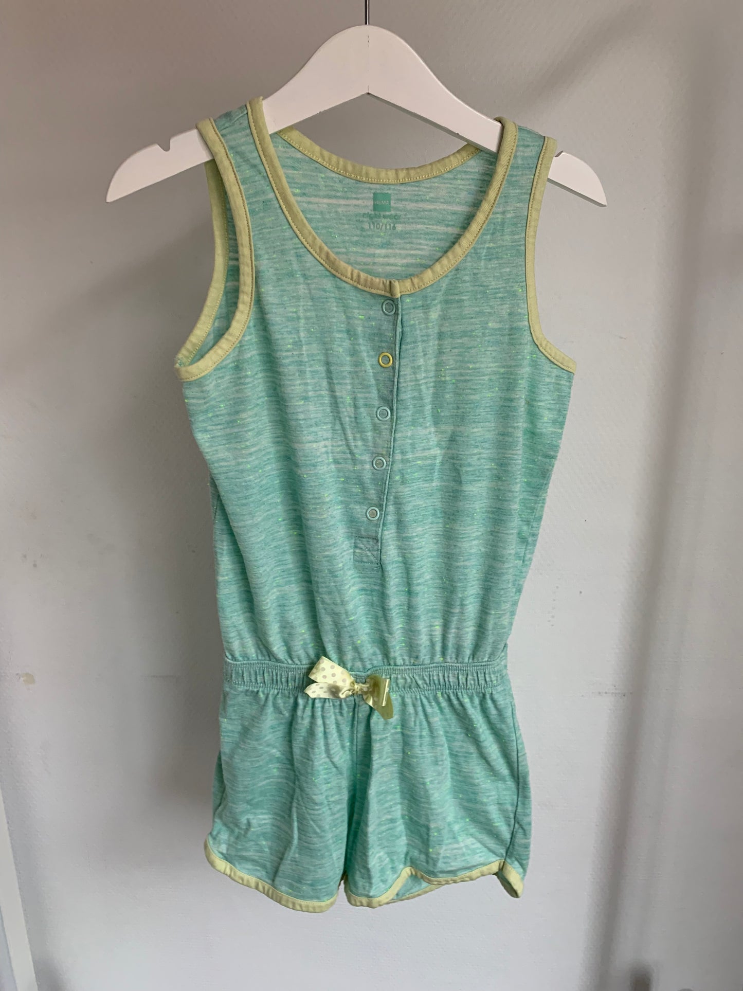 Lichtblauwe eendelige zomerpyjama