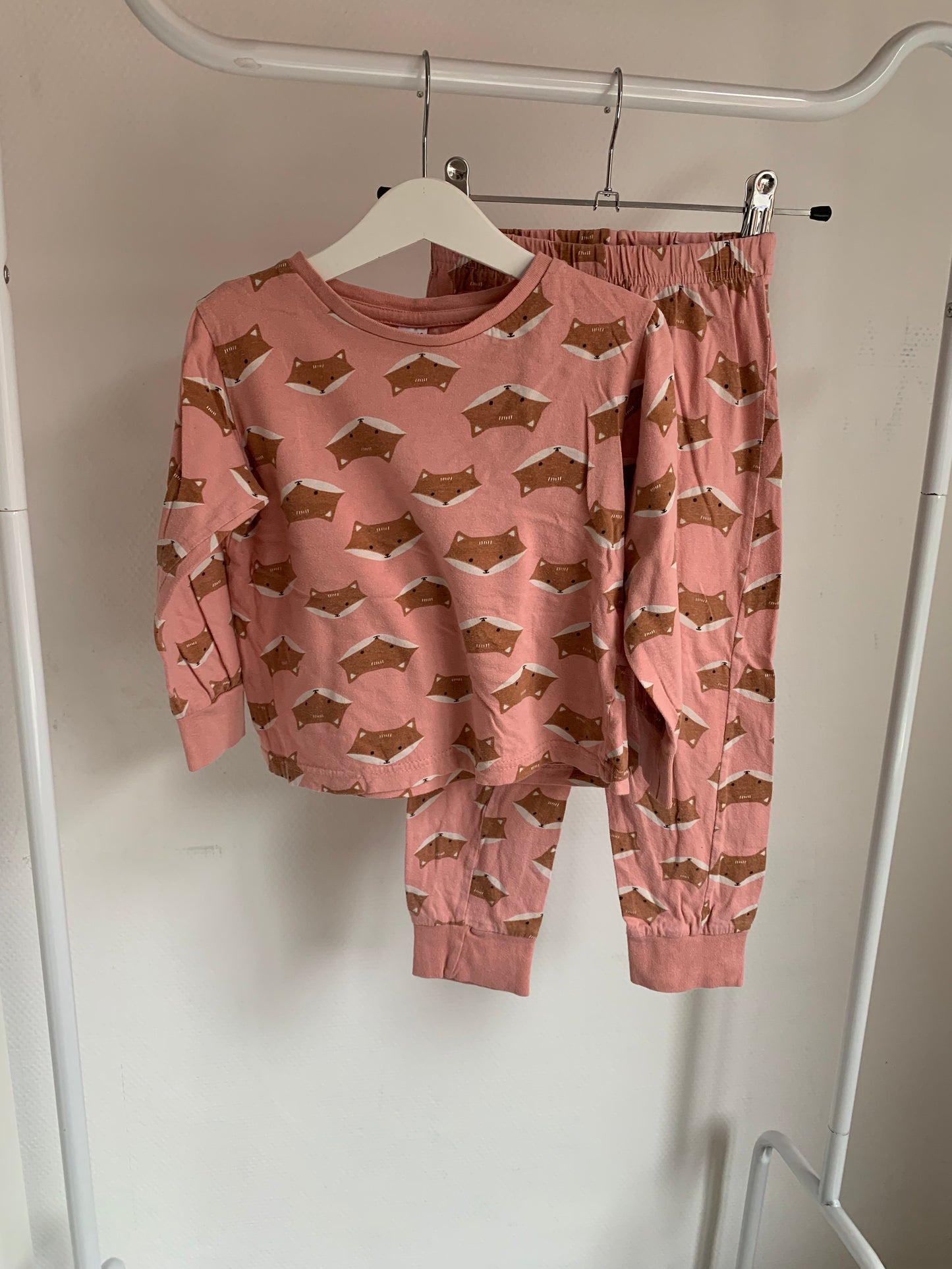 Roze tweedelige pyjama met vosjes