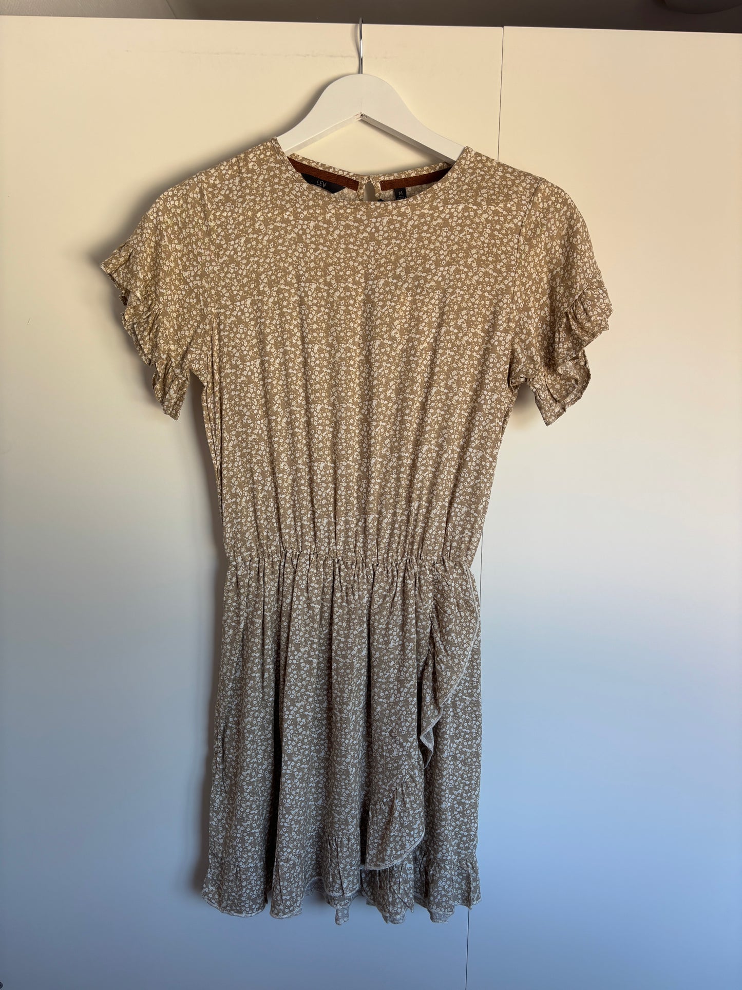 Beige bloemetjesjurk