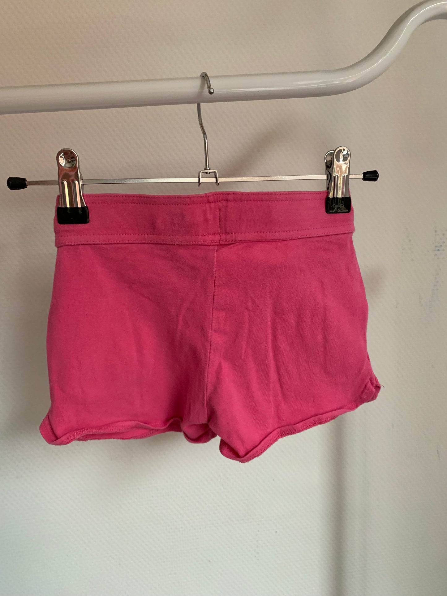 Set: Lichtblauwe T-shirt en roze shortje