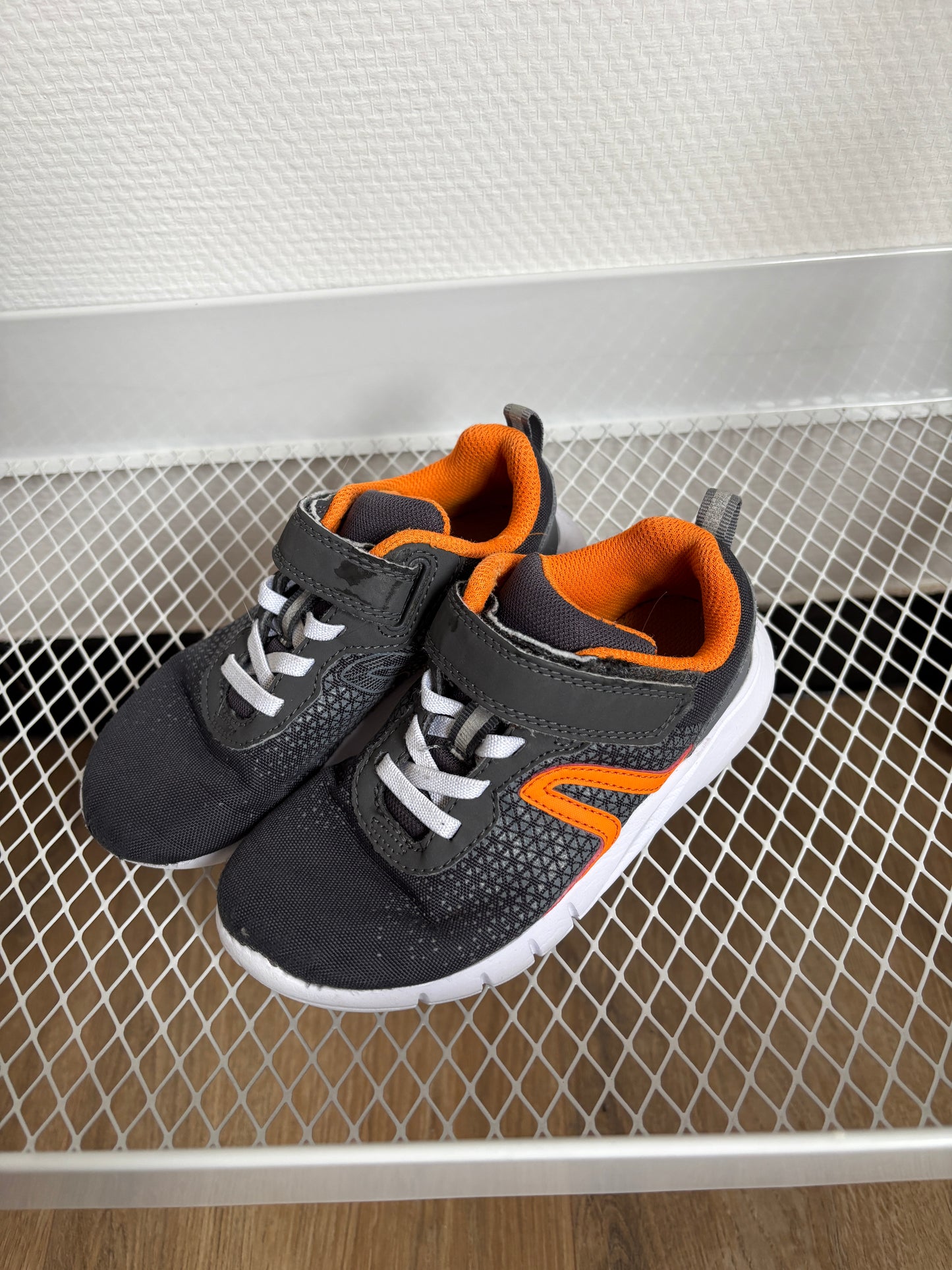 Grijze sportschoentjes