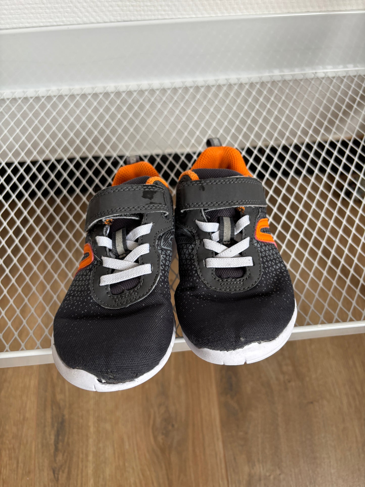 Grijze sportschoentjes