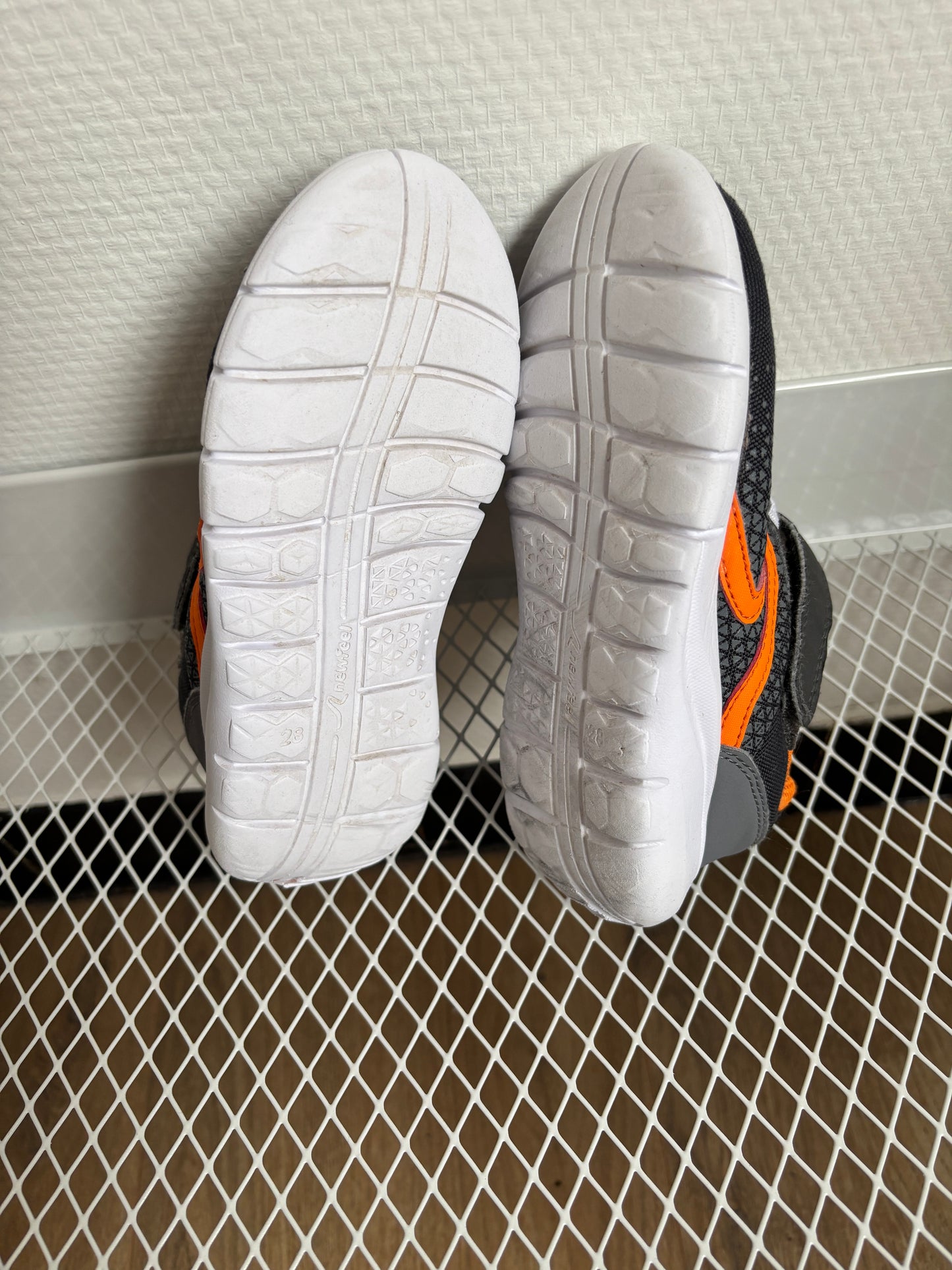 Grijze sportschoentjes